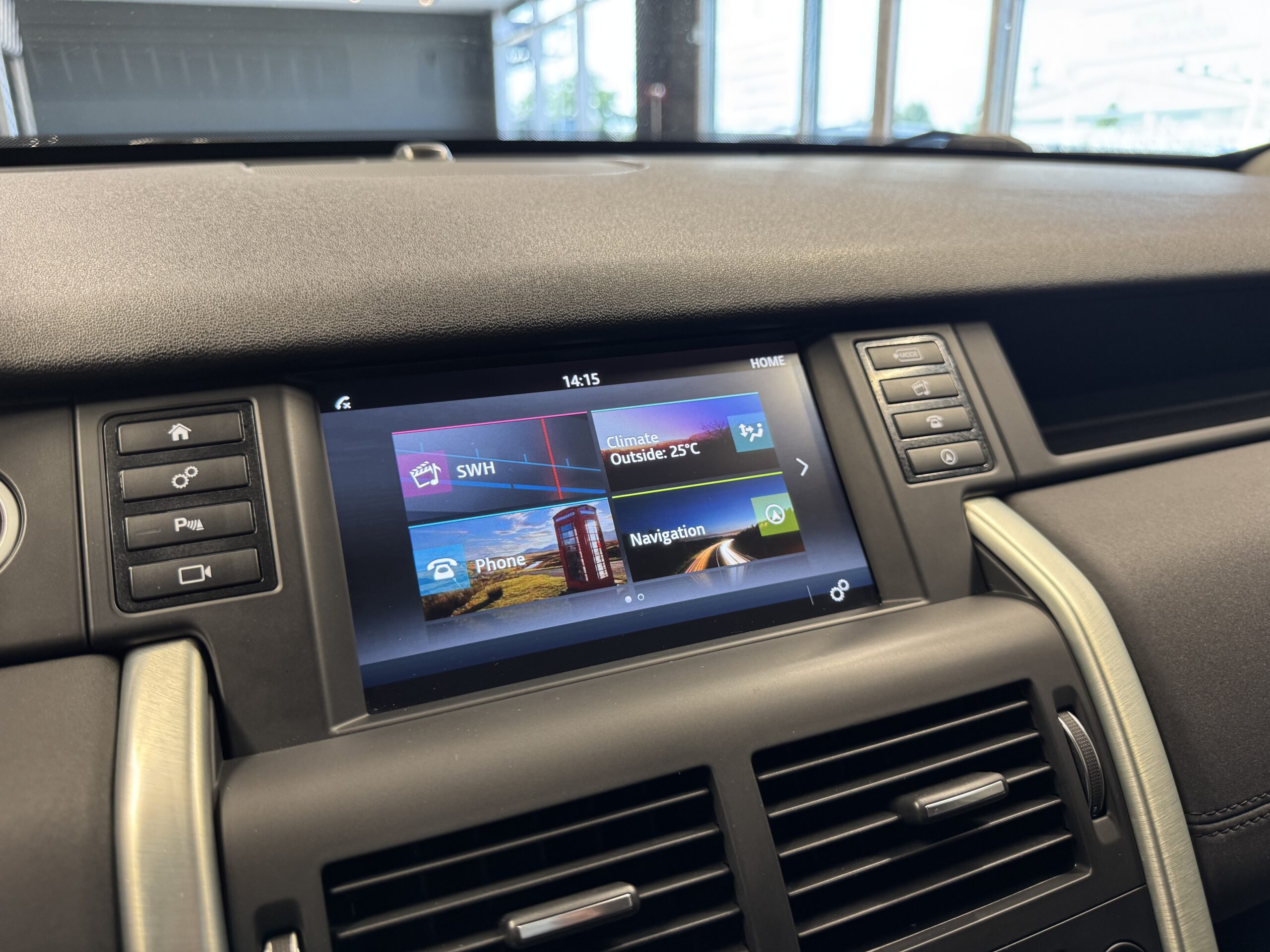 Car image 14