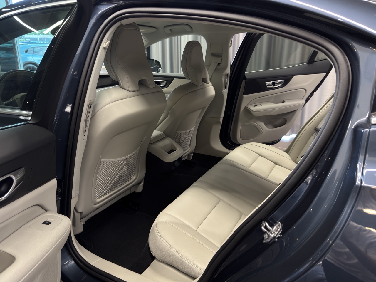 Car image 25