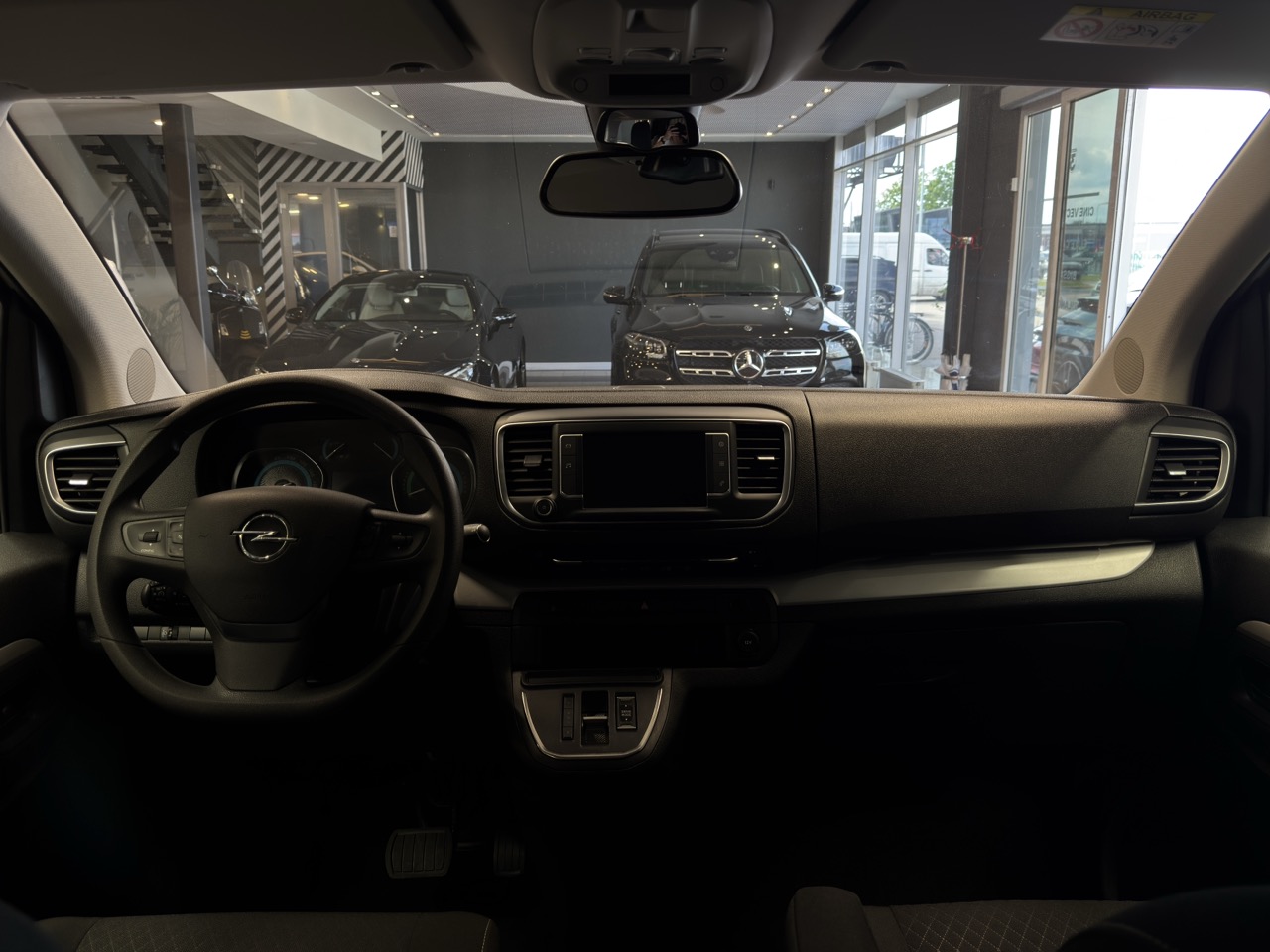Car image 12