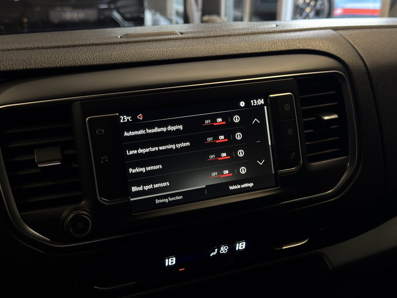 Car image 16