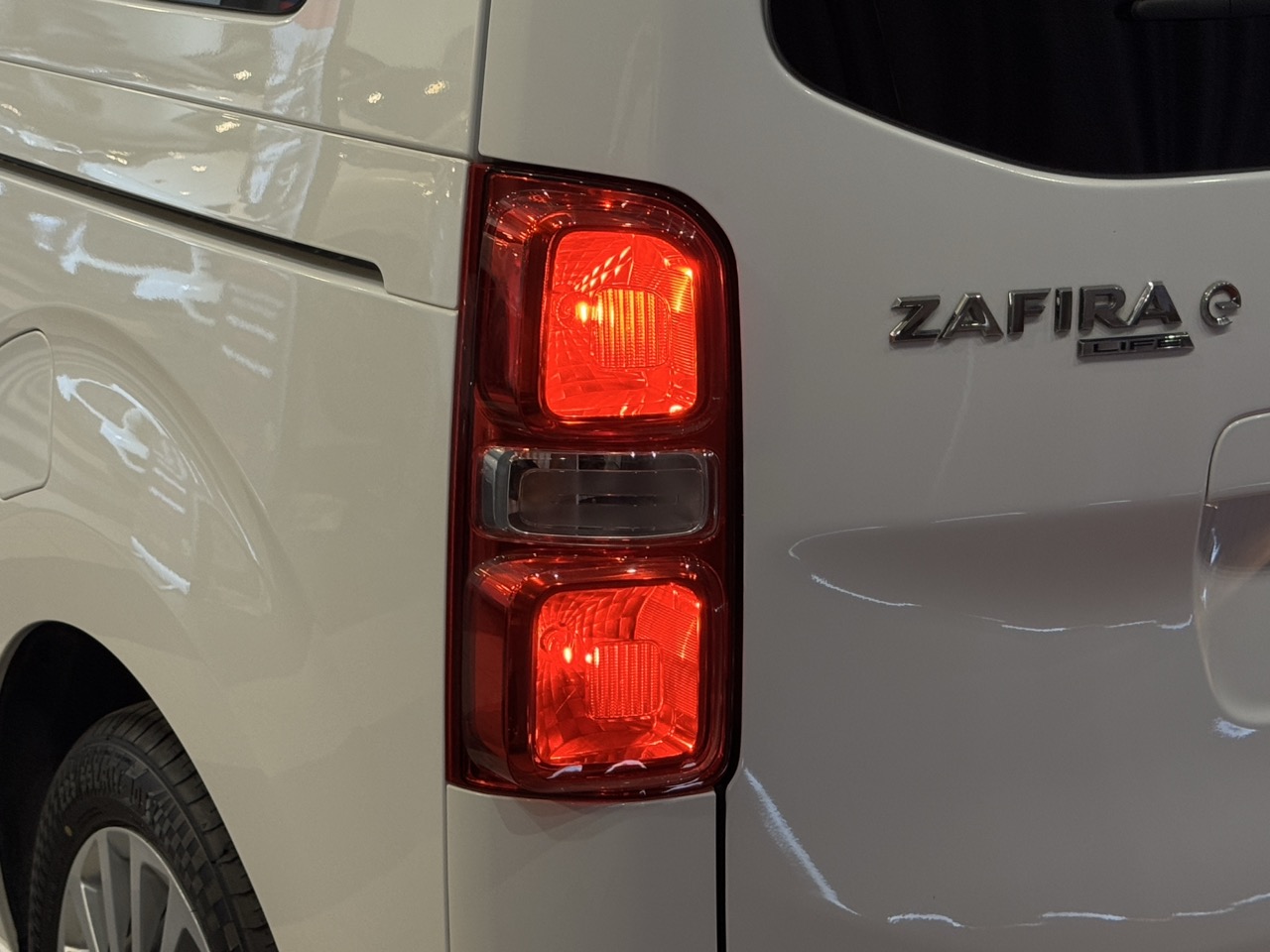 Car image 28