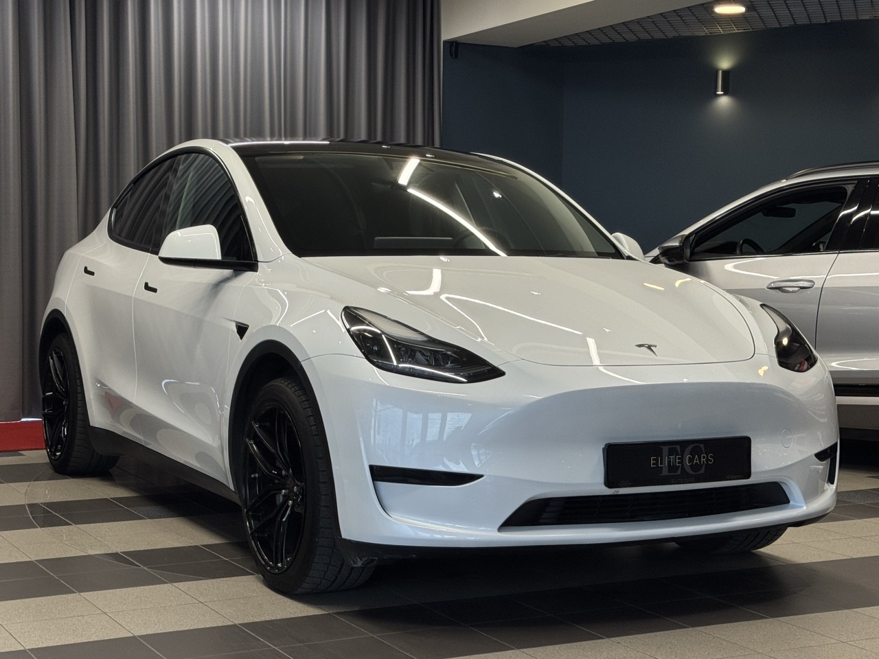 Car image 2