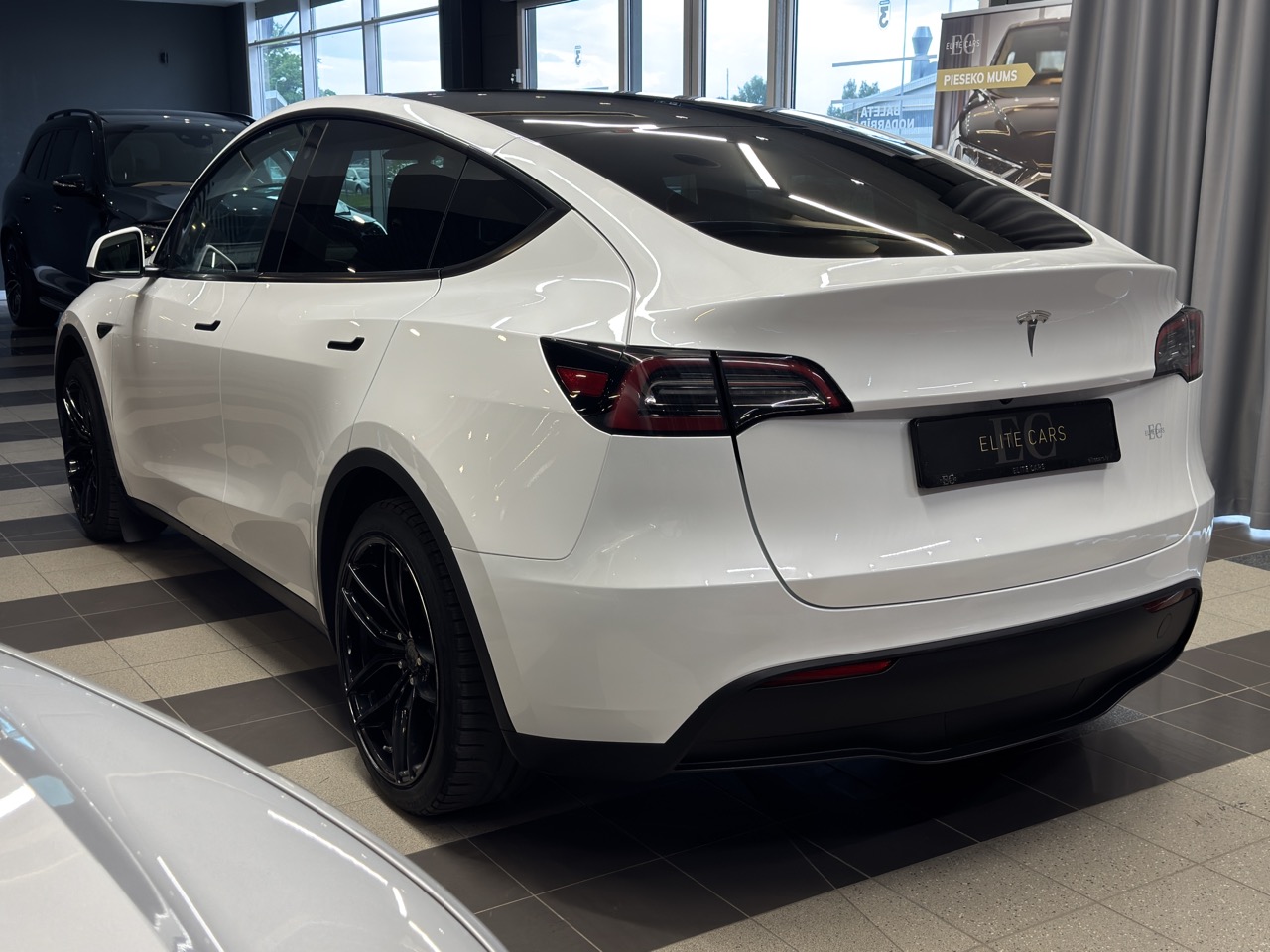 Car image 5
