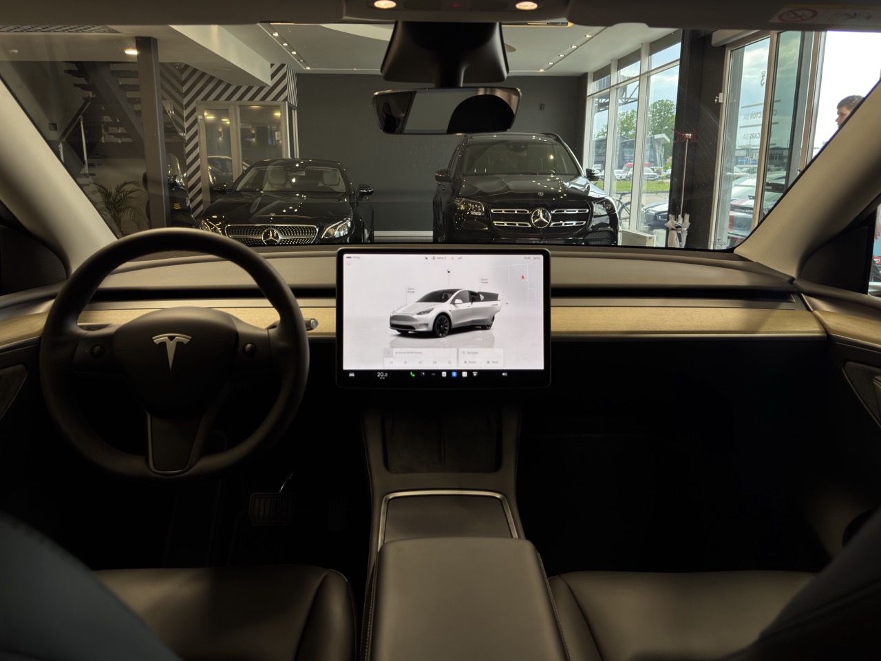 Car image 12