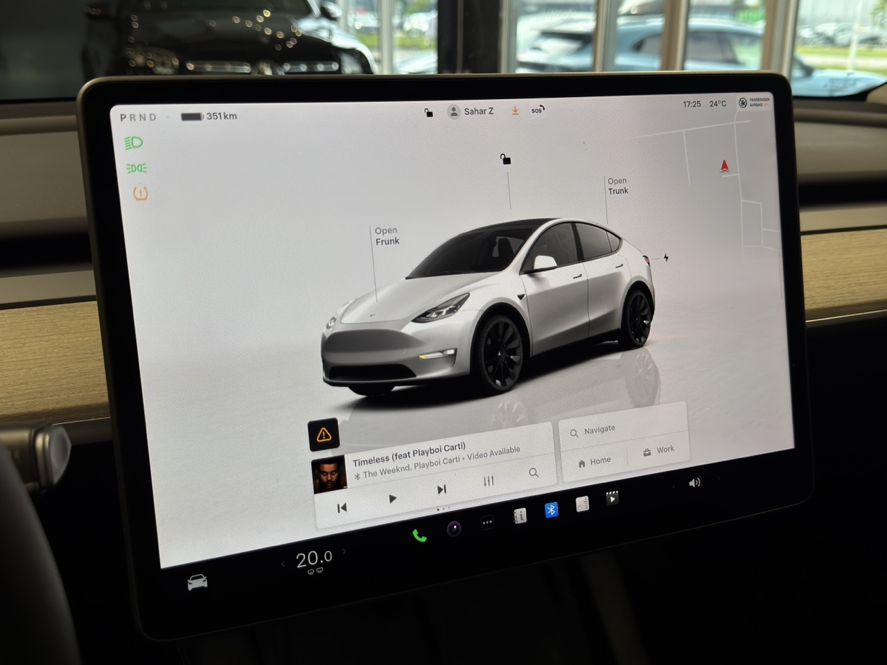 Car image 14