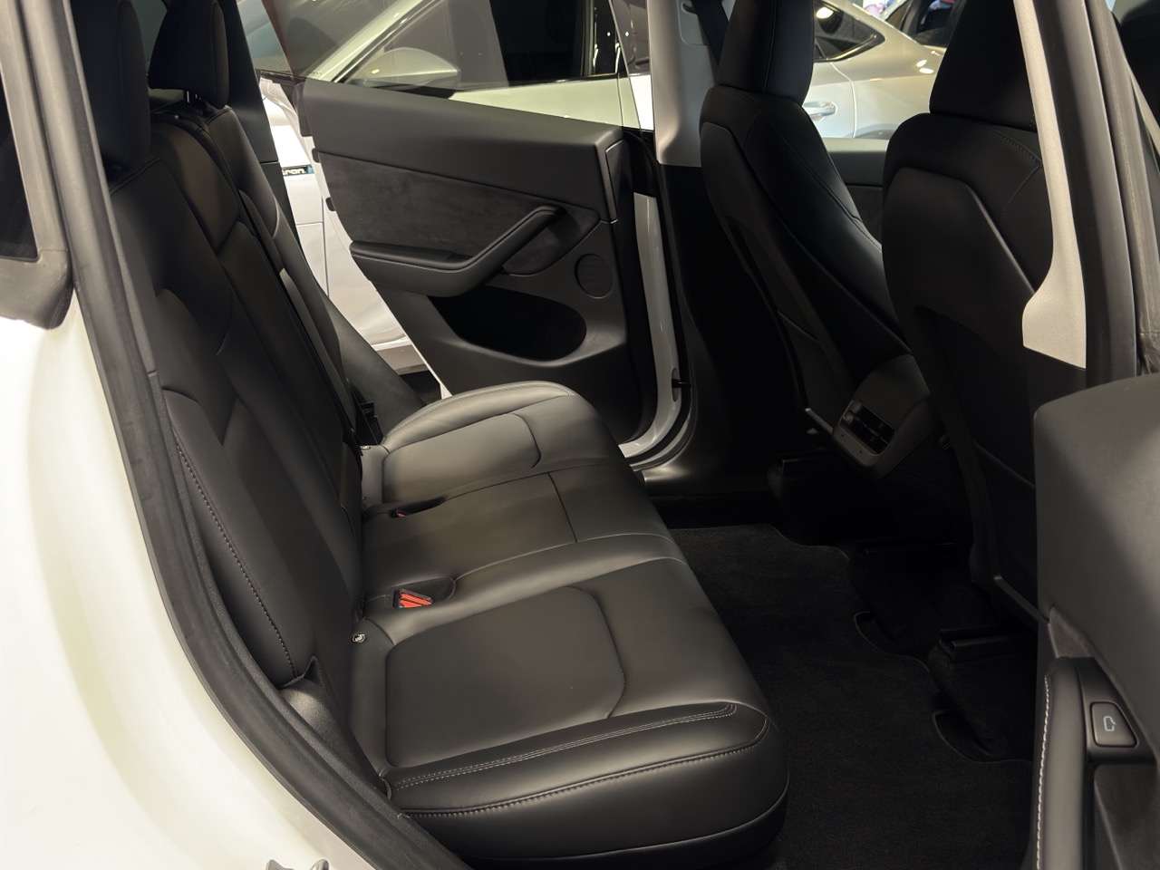 Car image 23