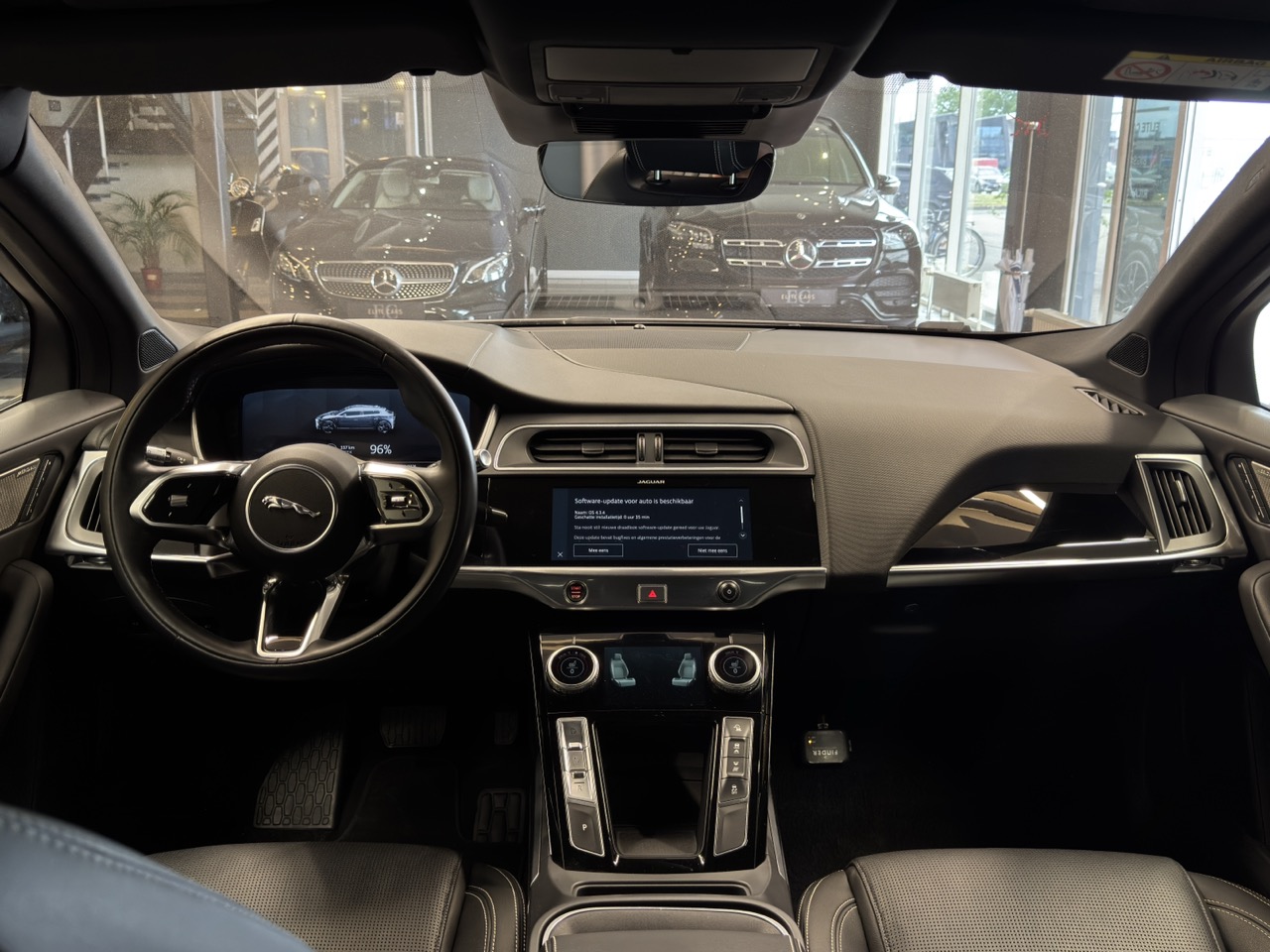 Car image 14