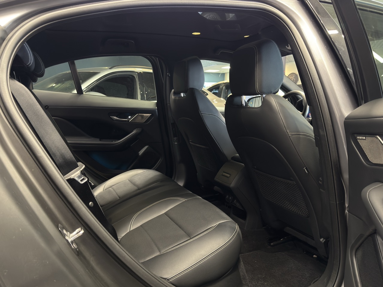 Car image 27