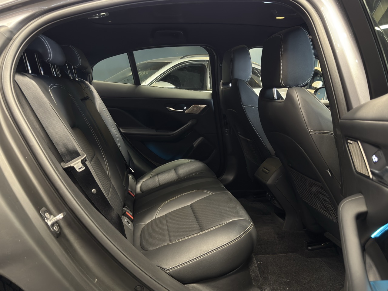 Car image 28