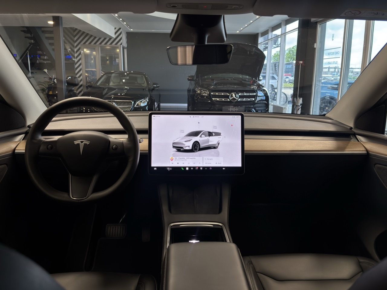 Car image 17
