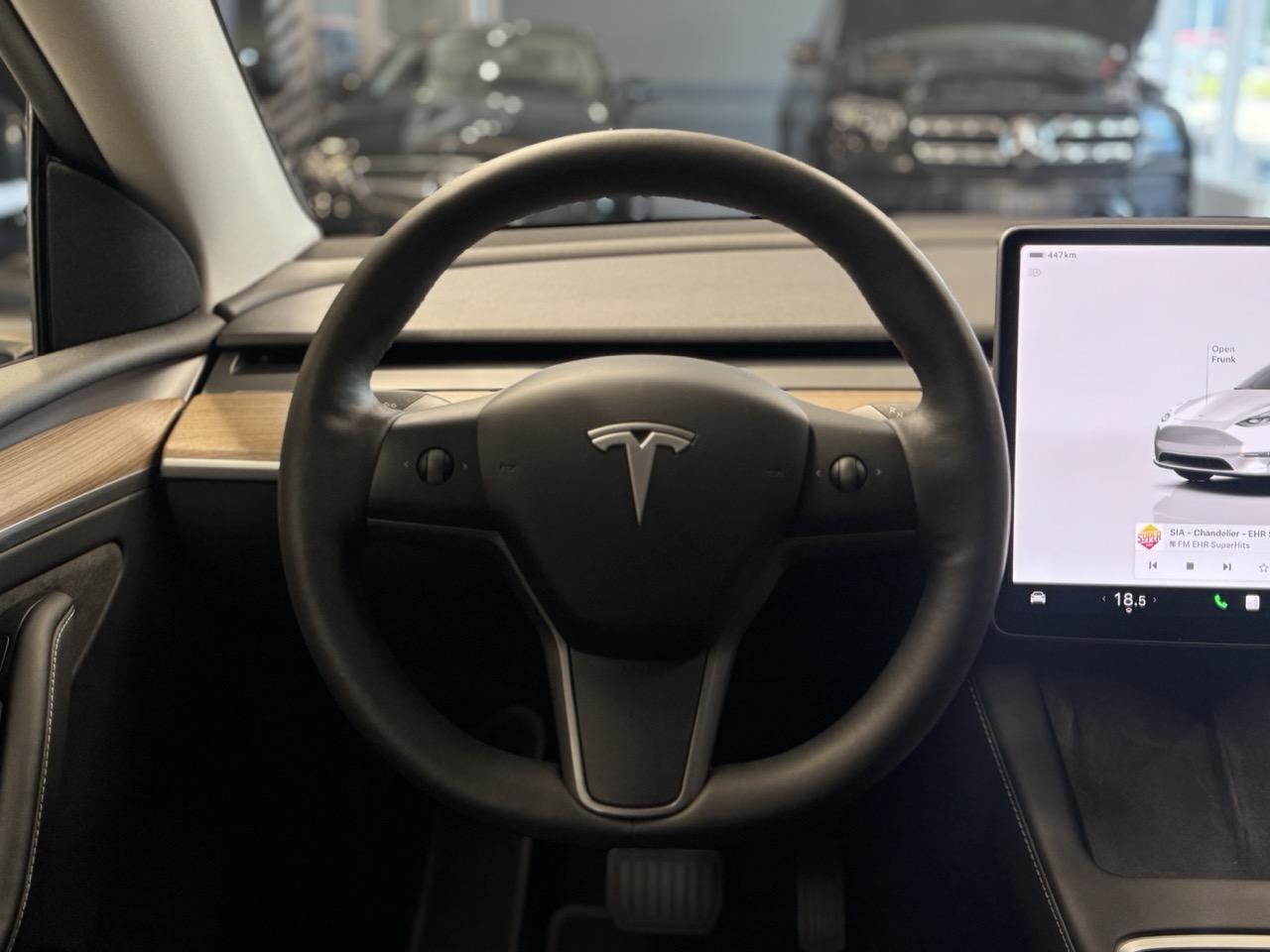 Car image 18