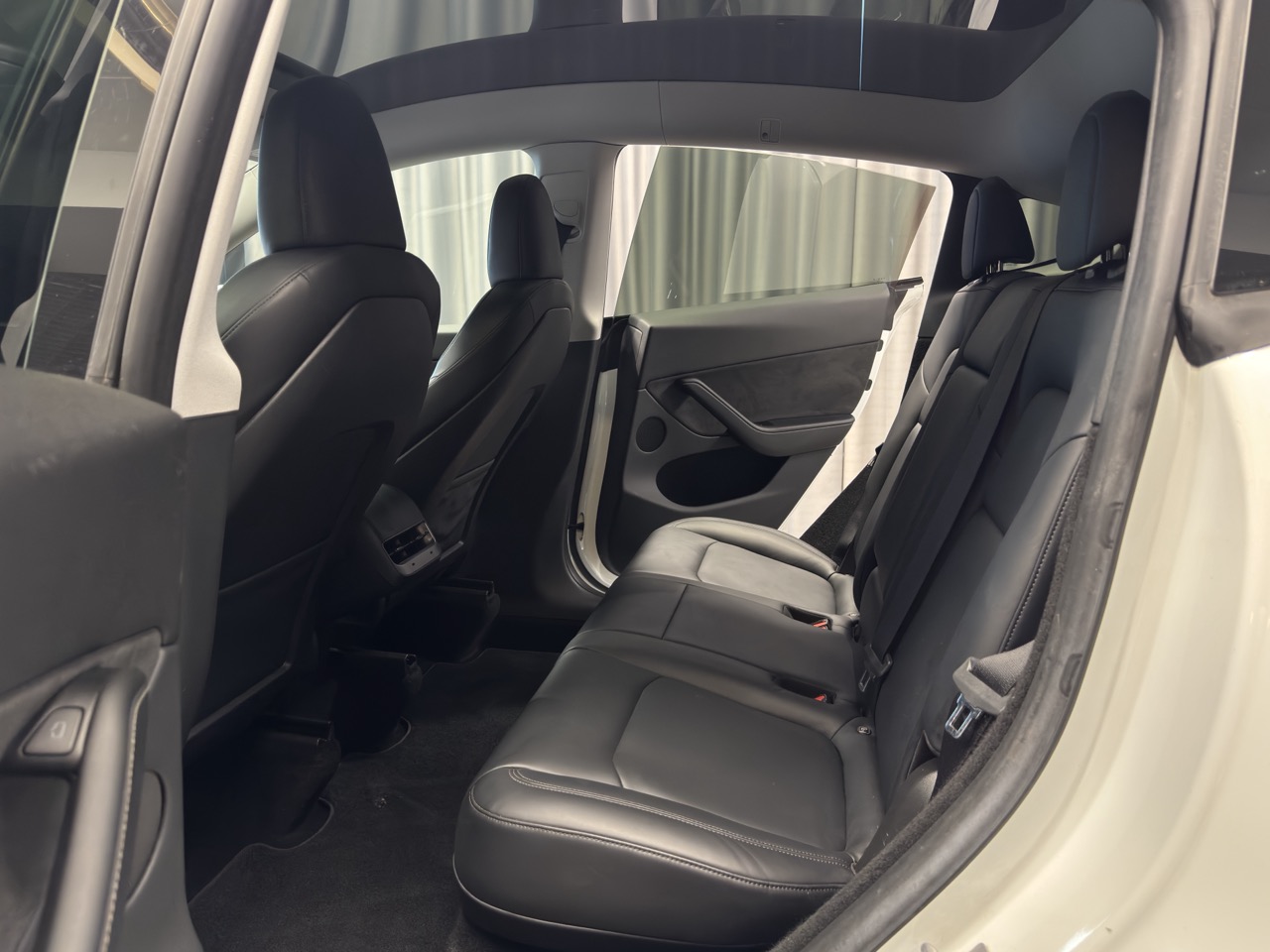Car image 23