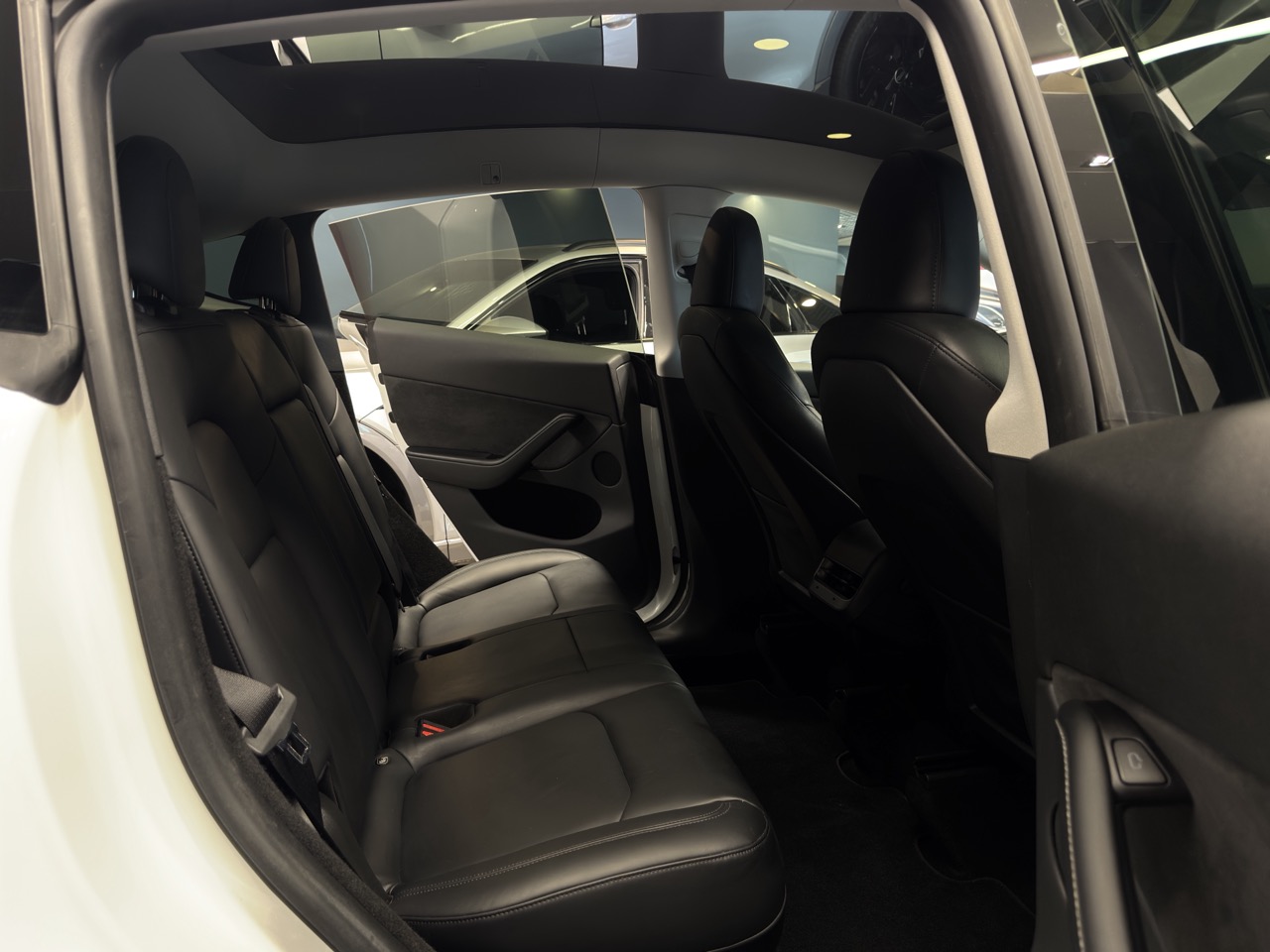 Car image 25