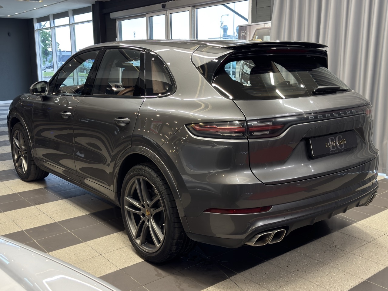 Car image 5