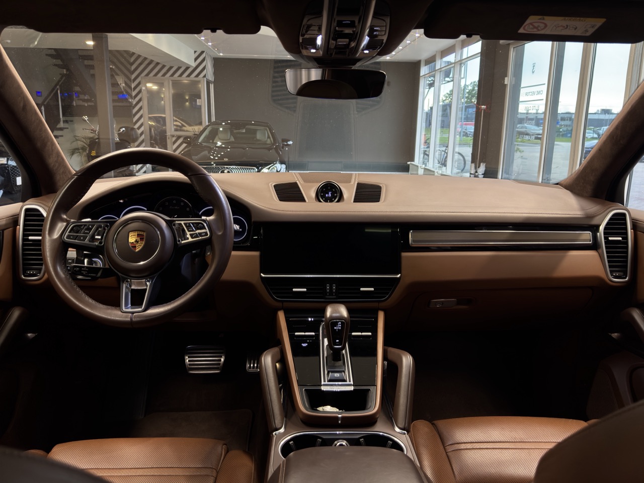 Car image 16