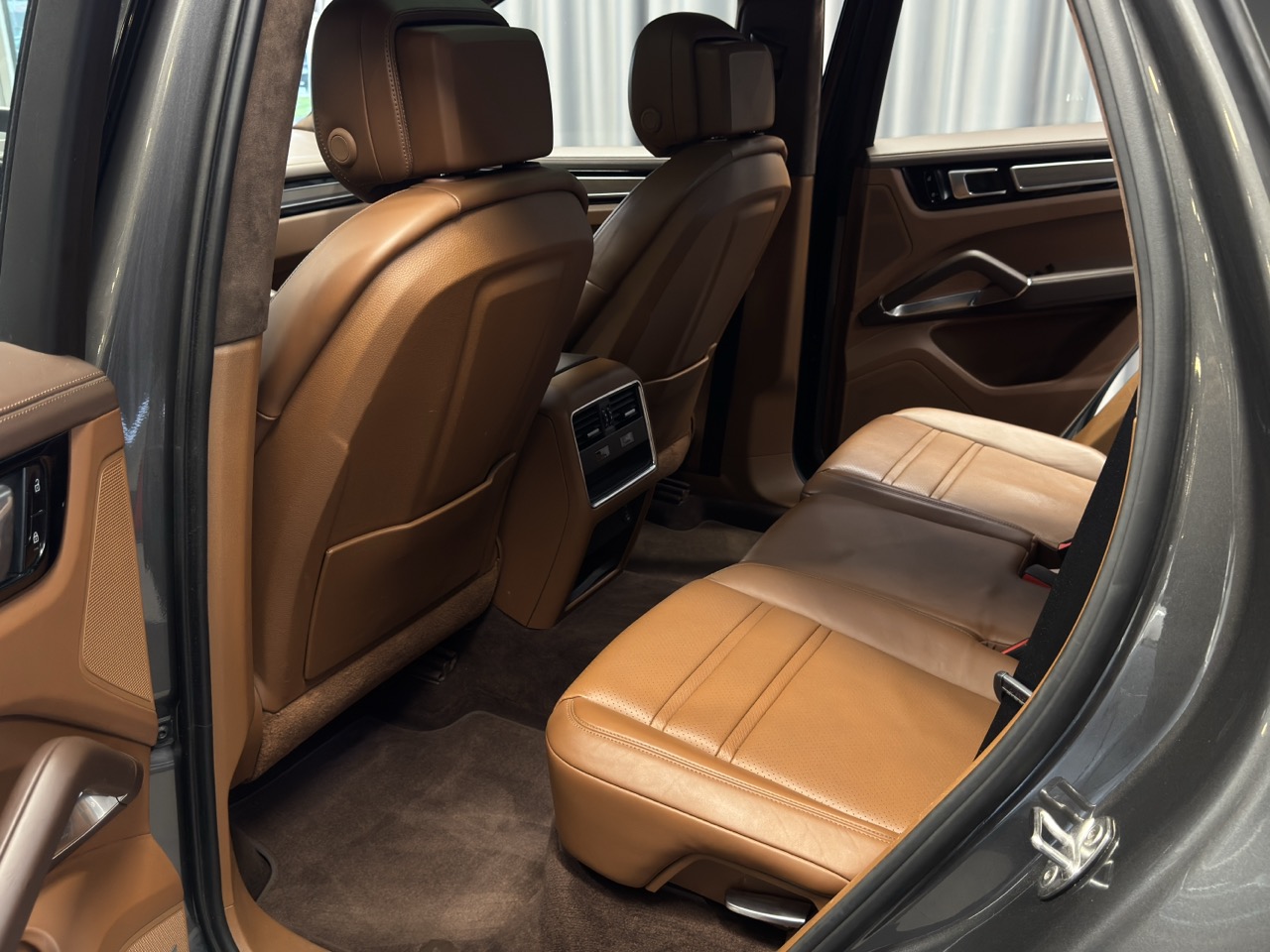 Car image 27