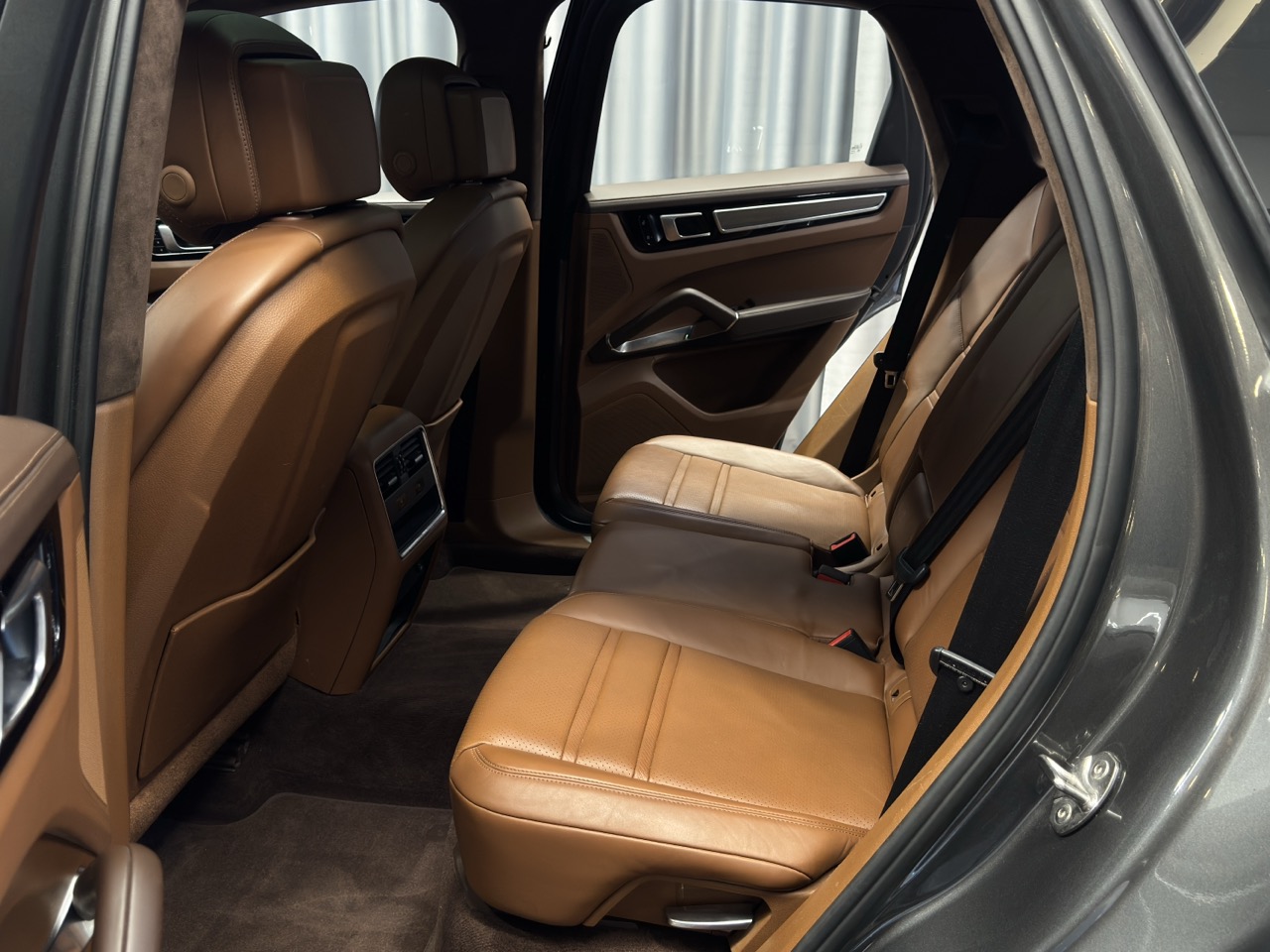 Car image 28