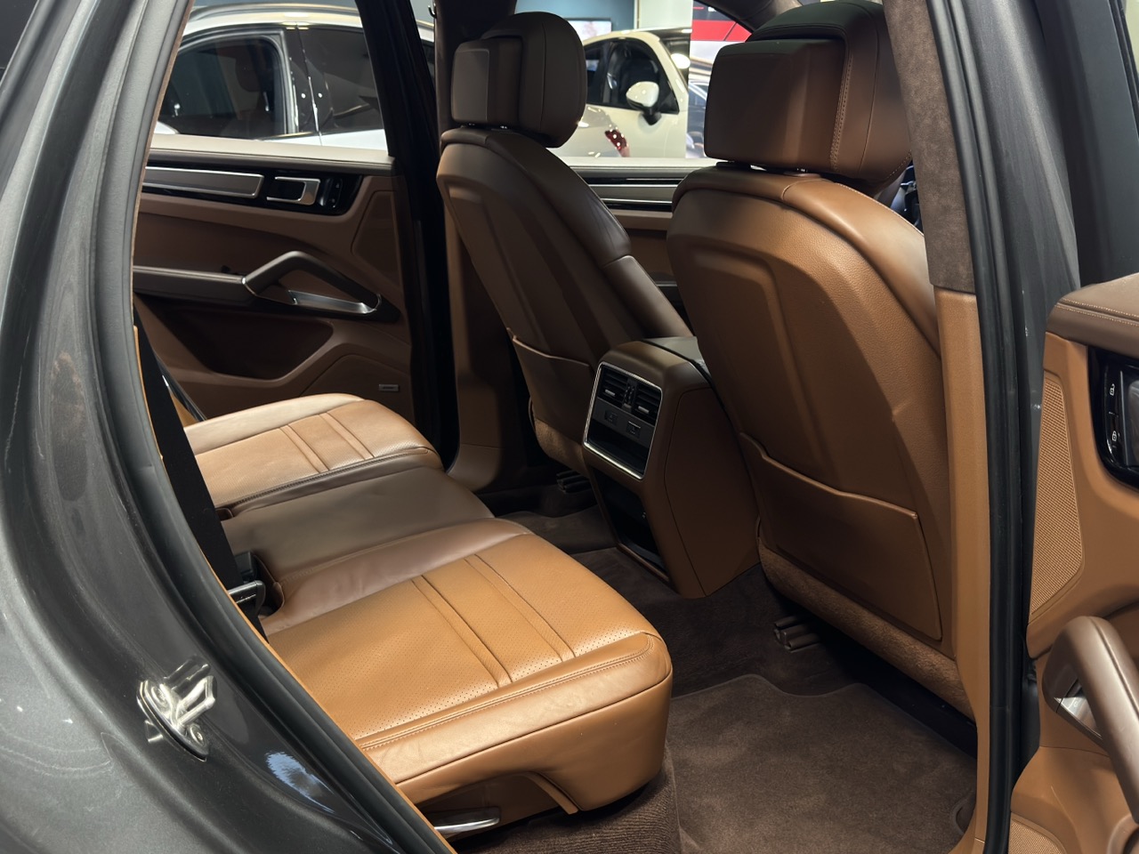 Car image 29