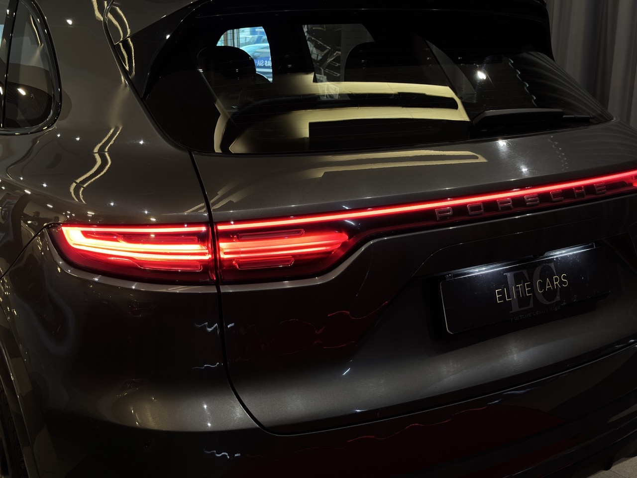 Car image 32