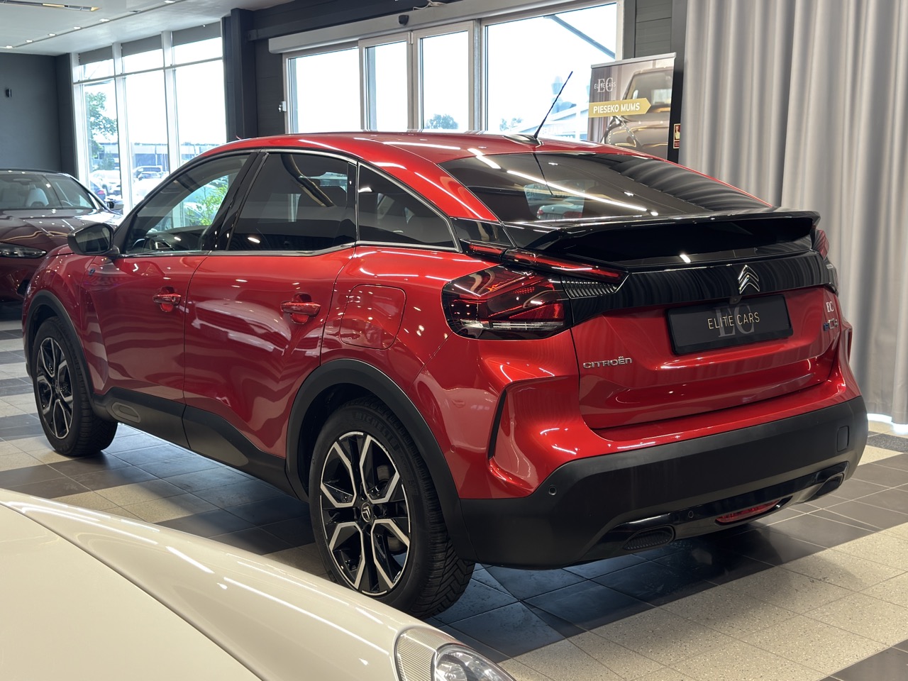 Car image 5