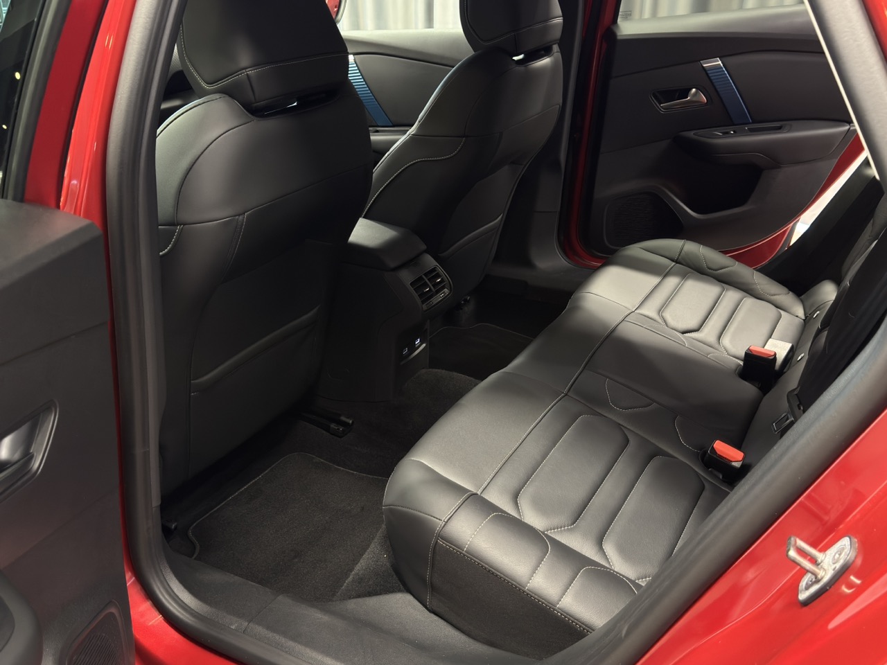 Car image 24