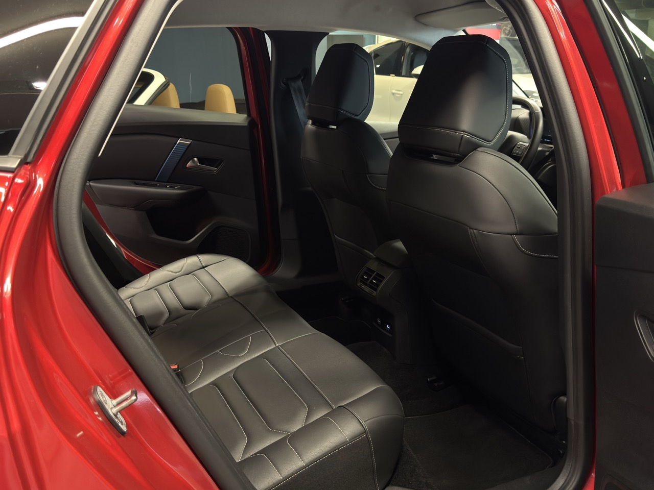 Car image 26