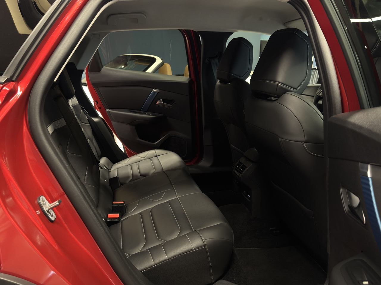 Car image 27