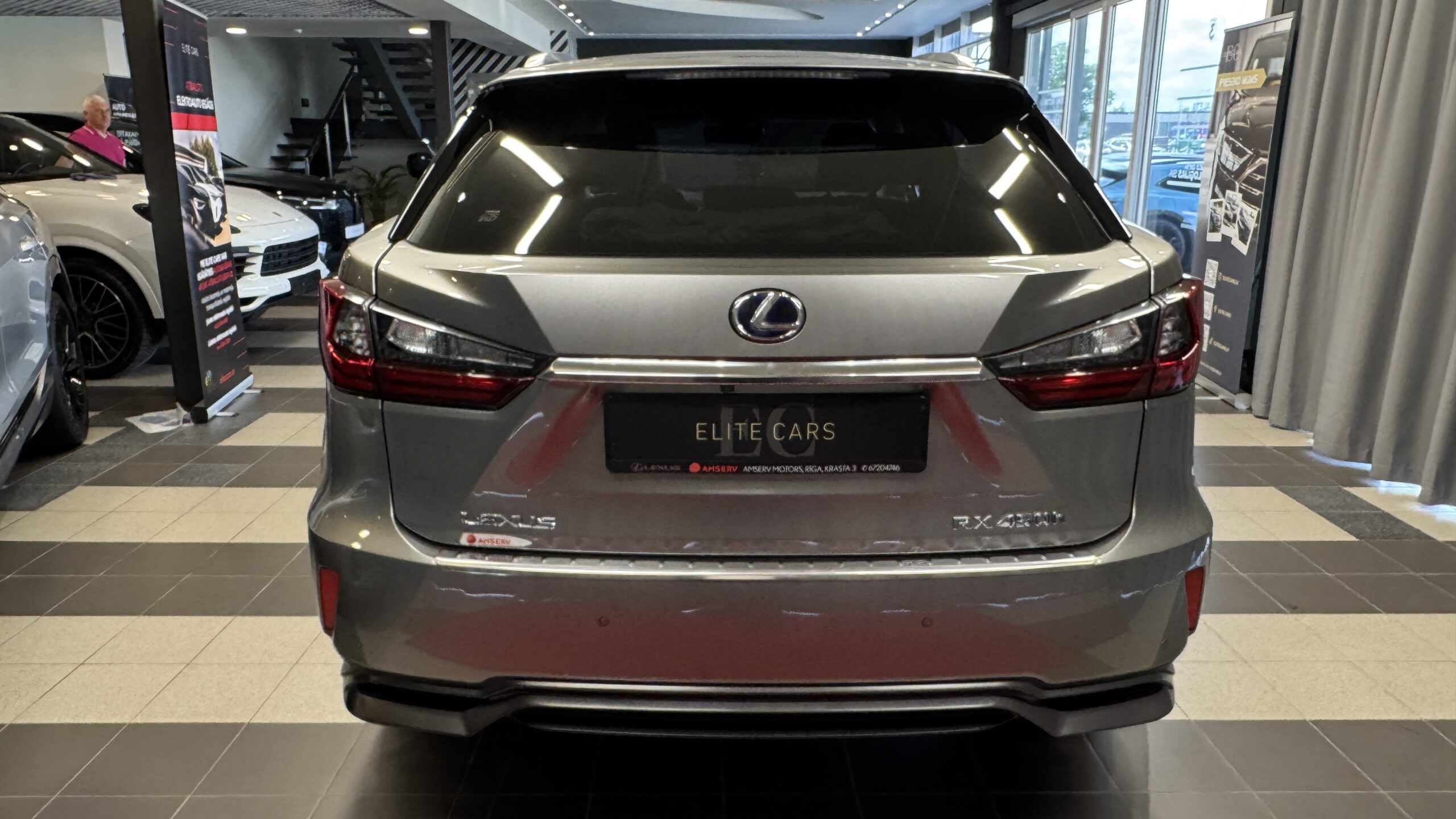 Car image 5