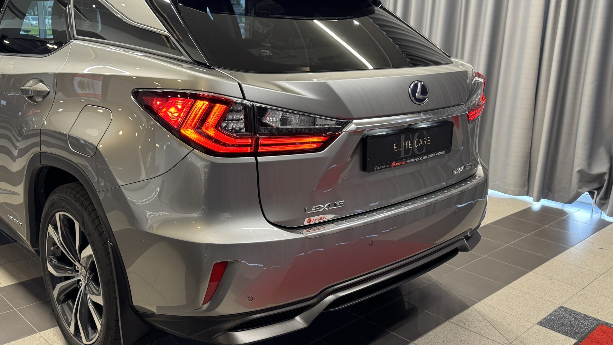 Car image 8
