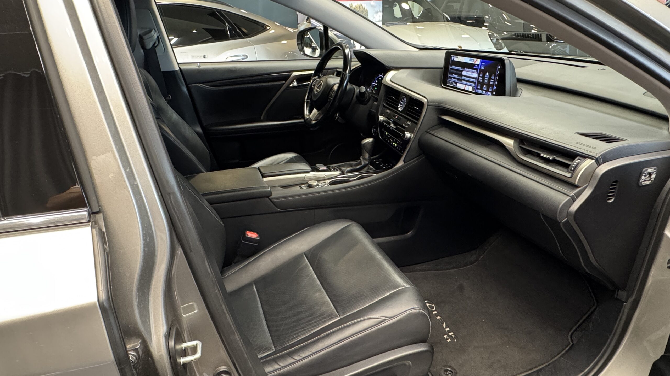 Car image 9