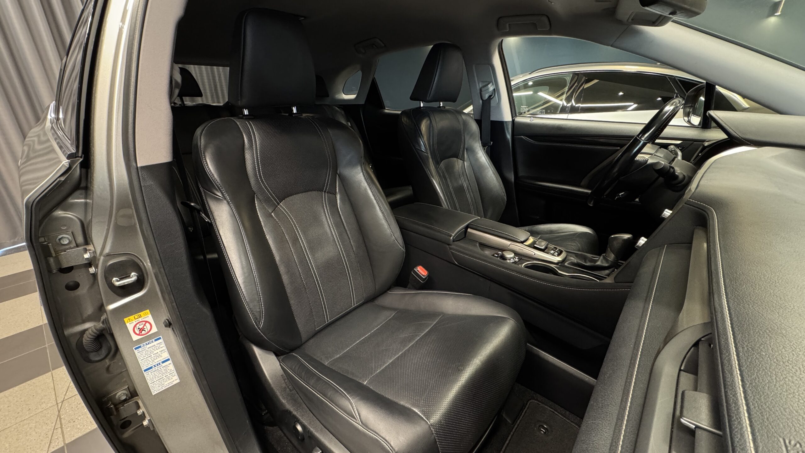Car image 10