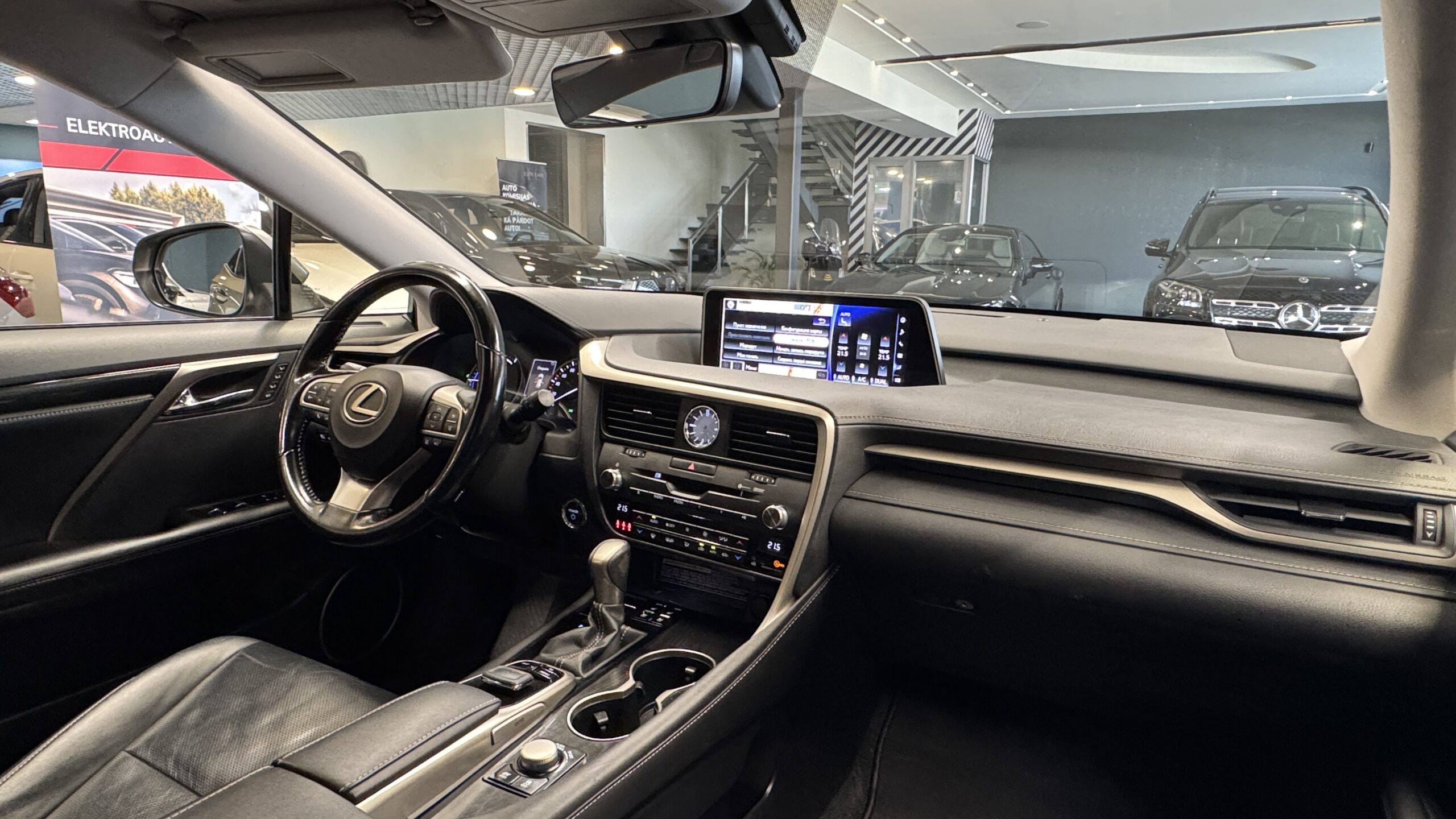 Car image 13