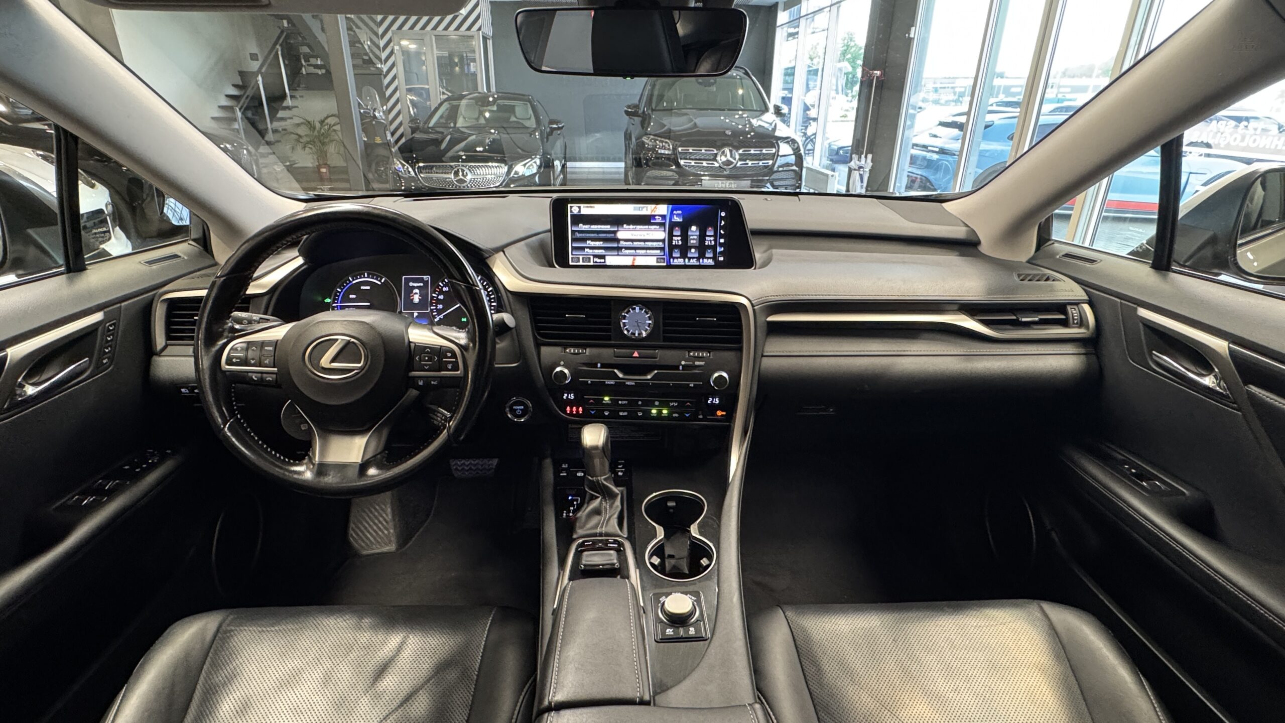 Car image 14