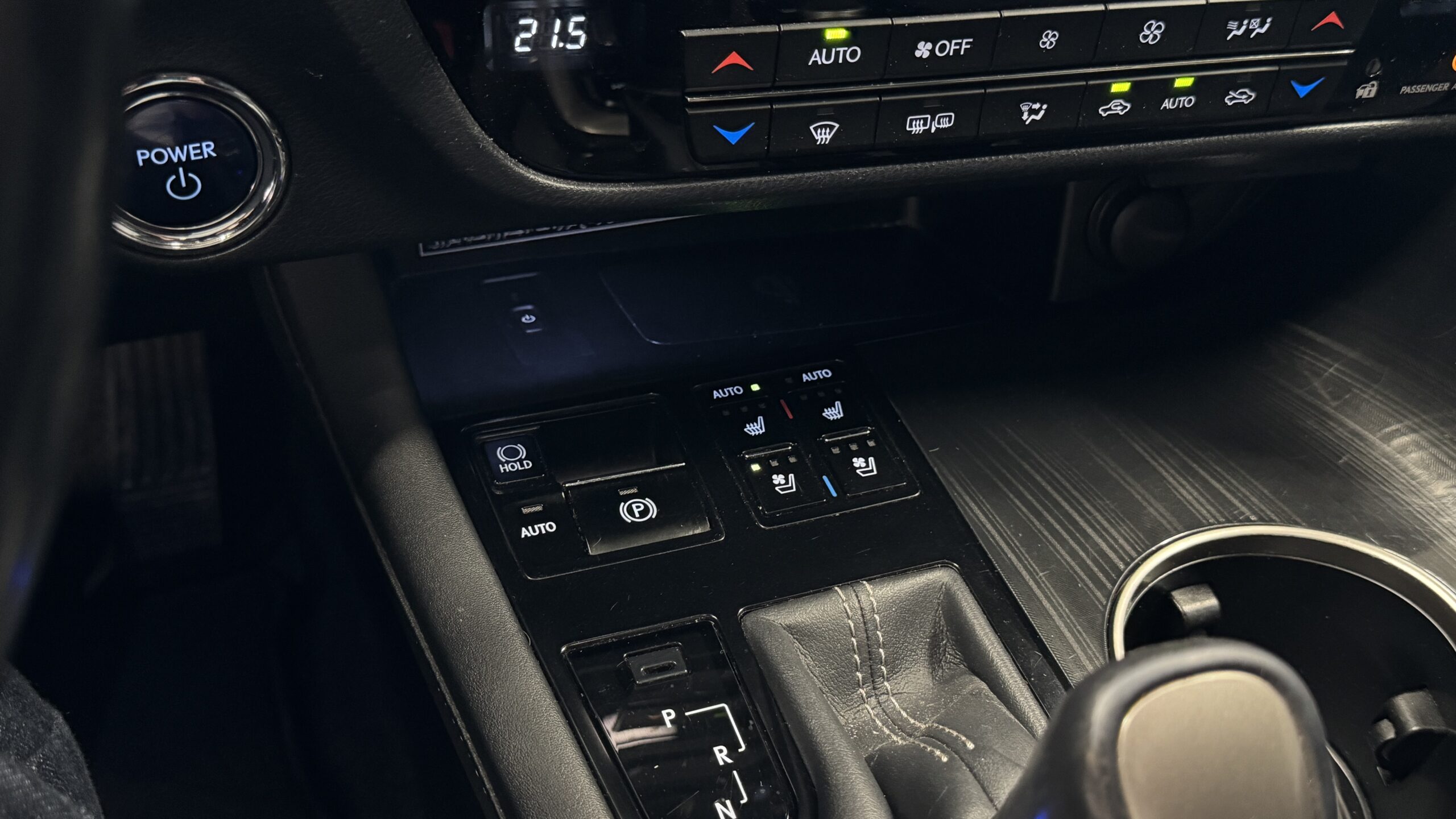 Car image 24