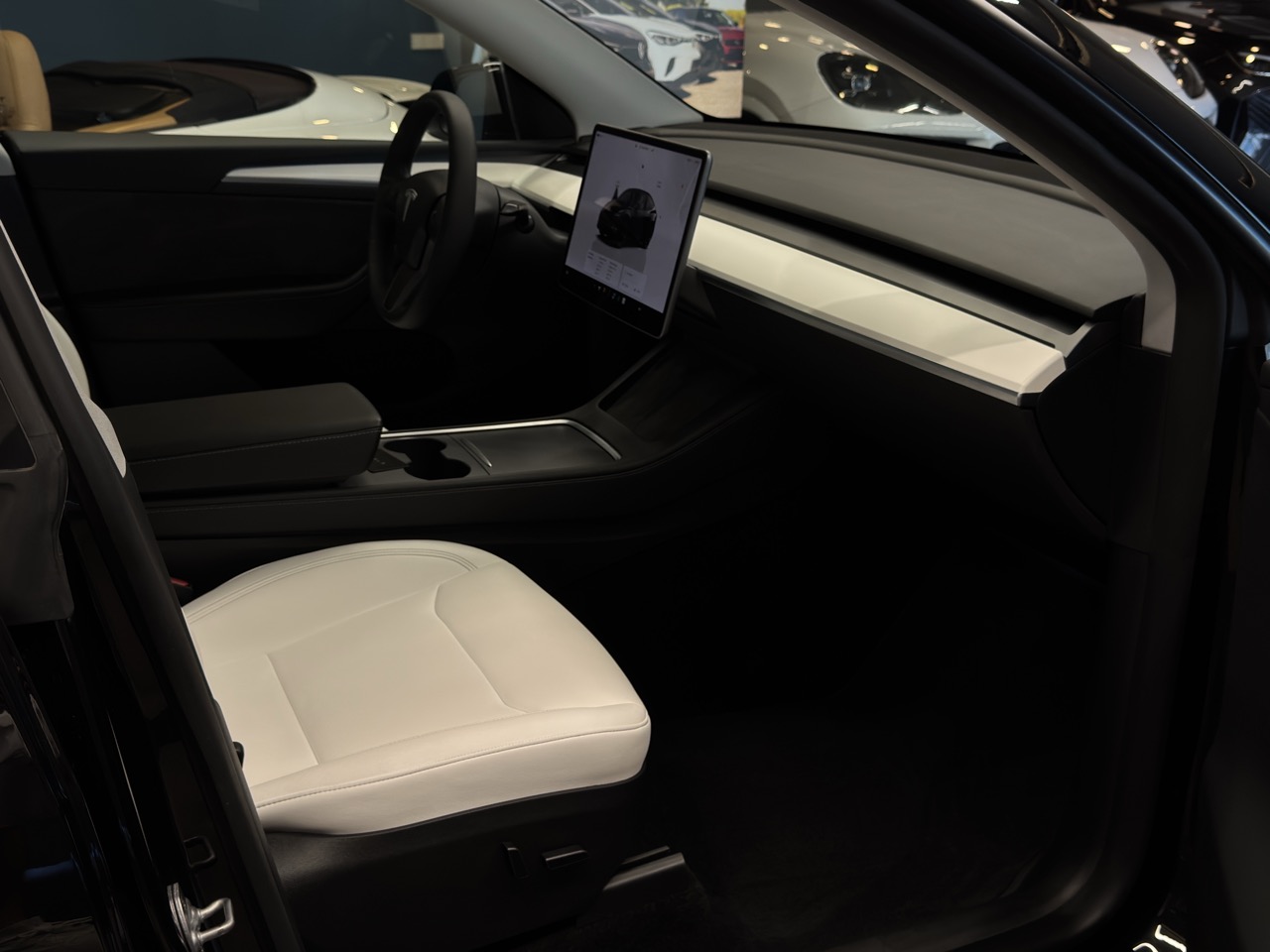 Car image 9