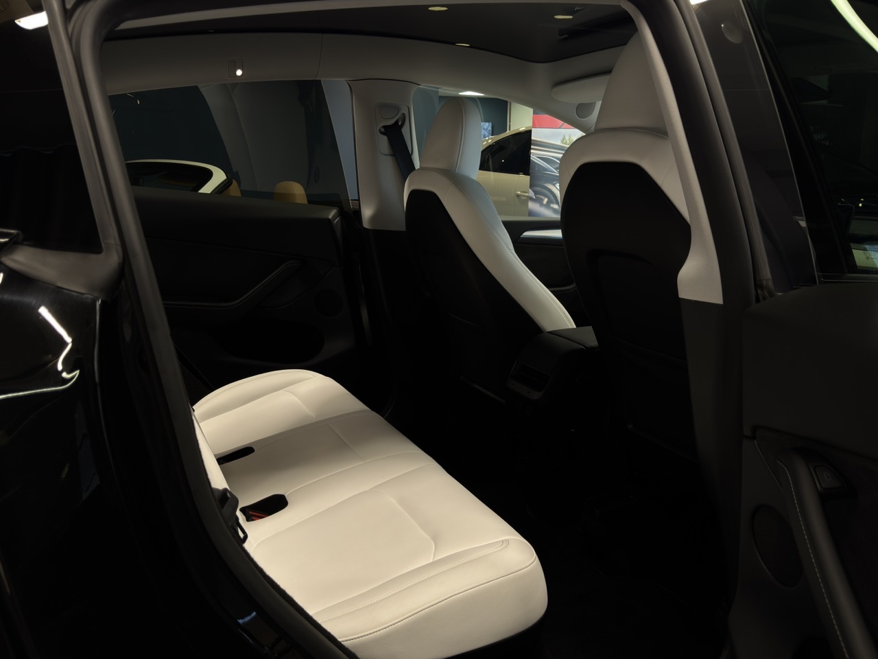 Car image 24