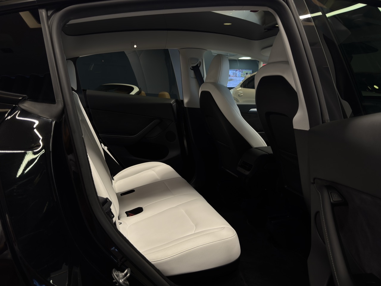 Car image 25