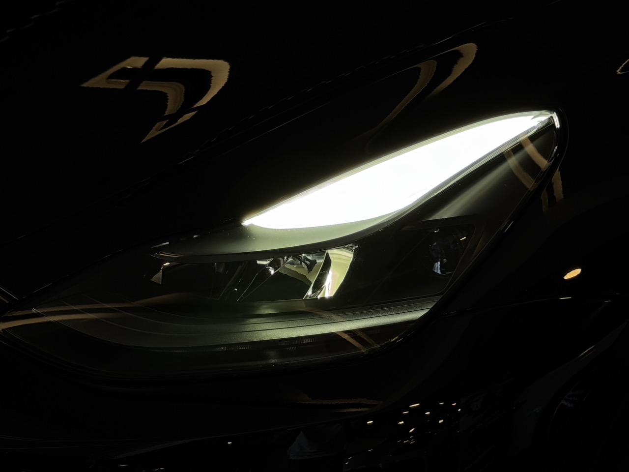 Car image 26