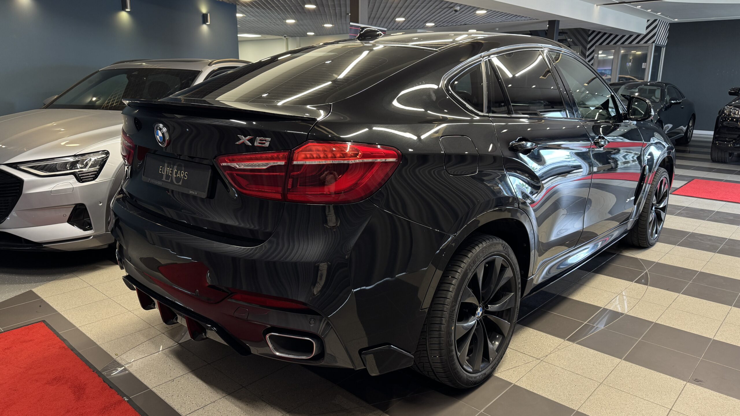 Car image 10
