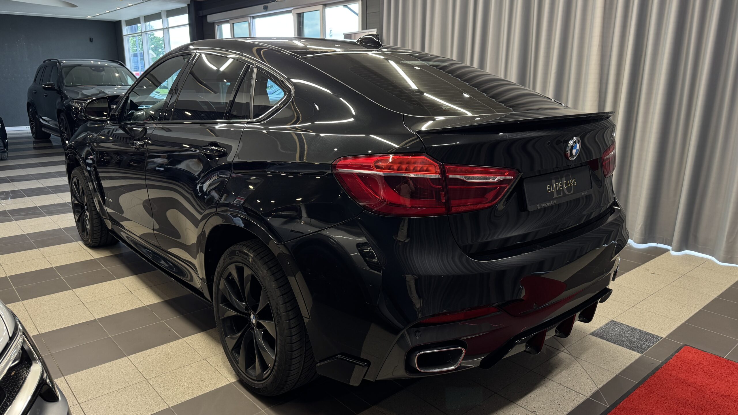 Car image 12