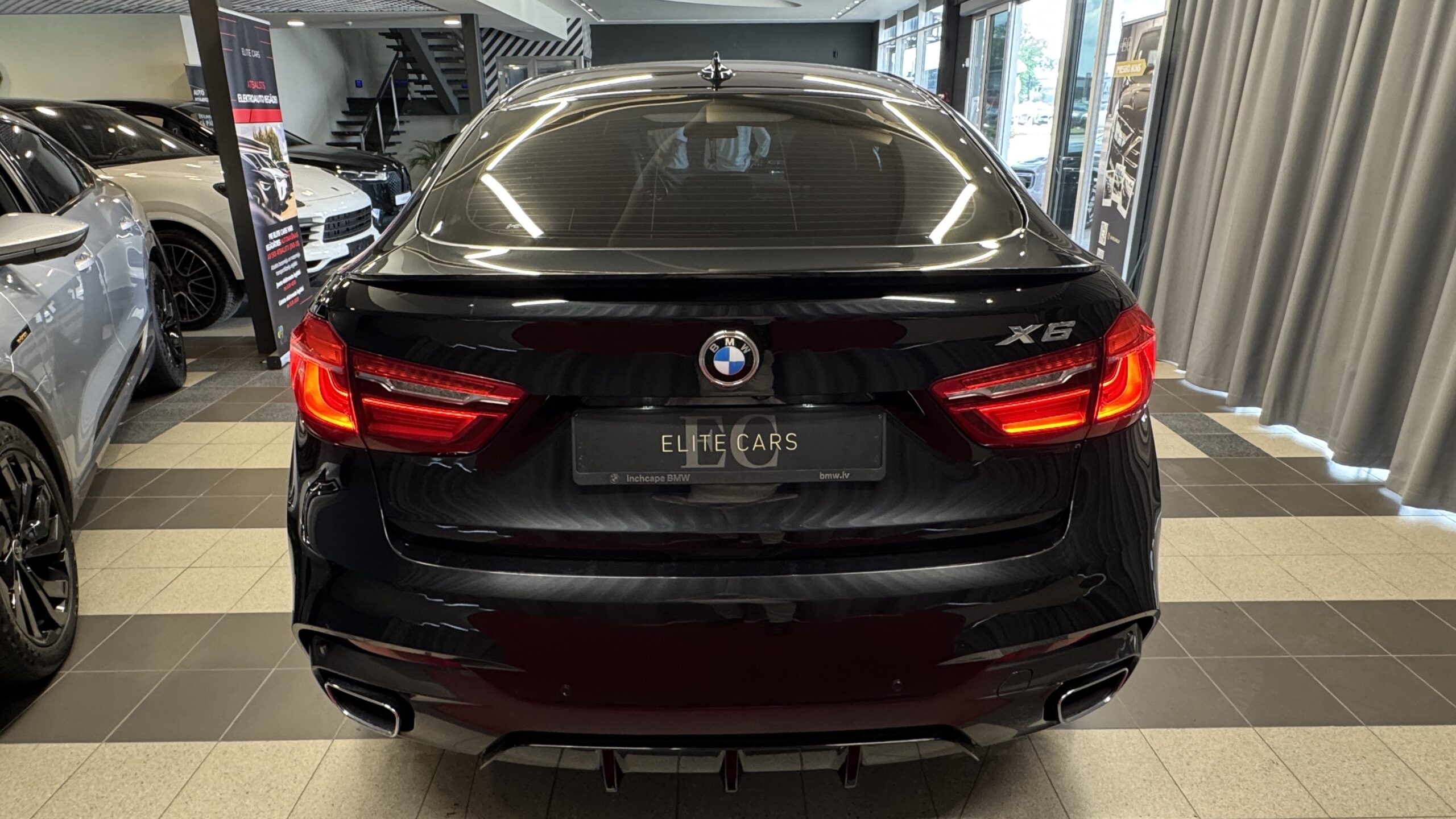 Car image 15