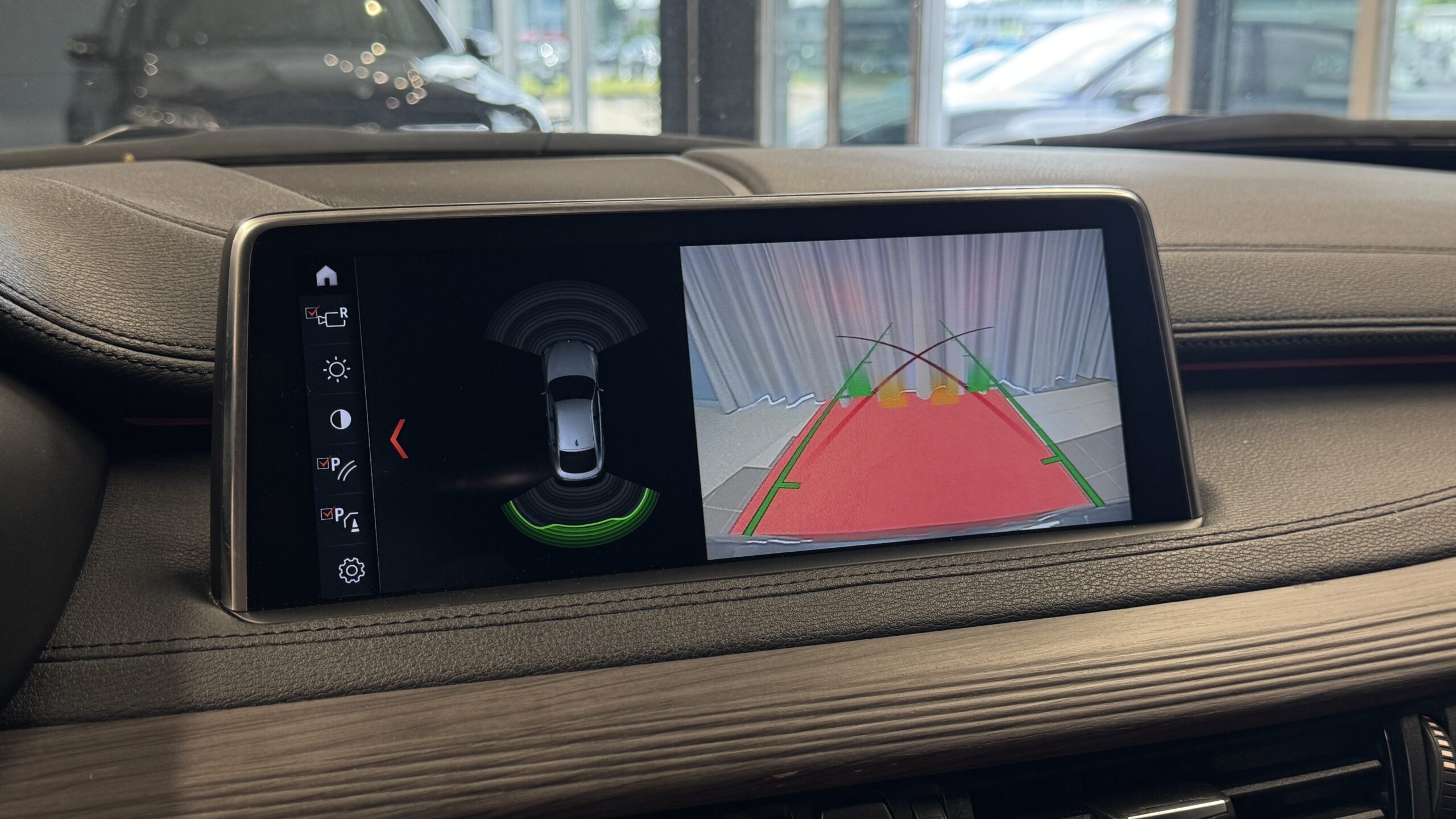 Car image 25