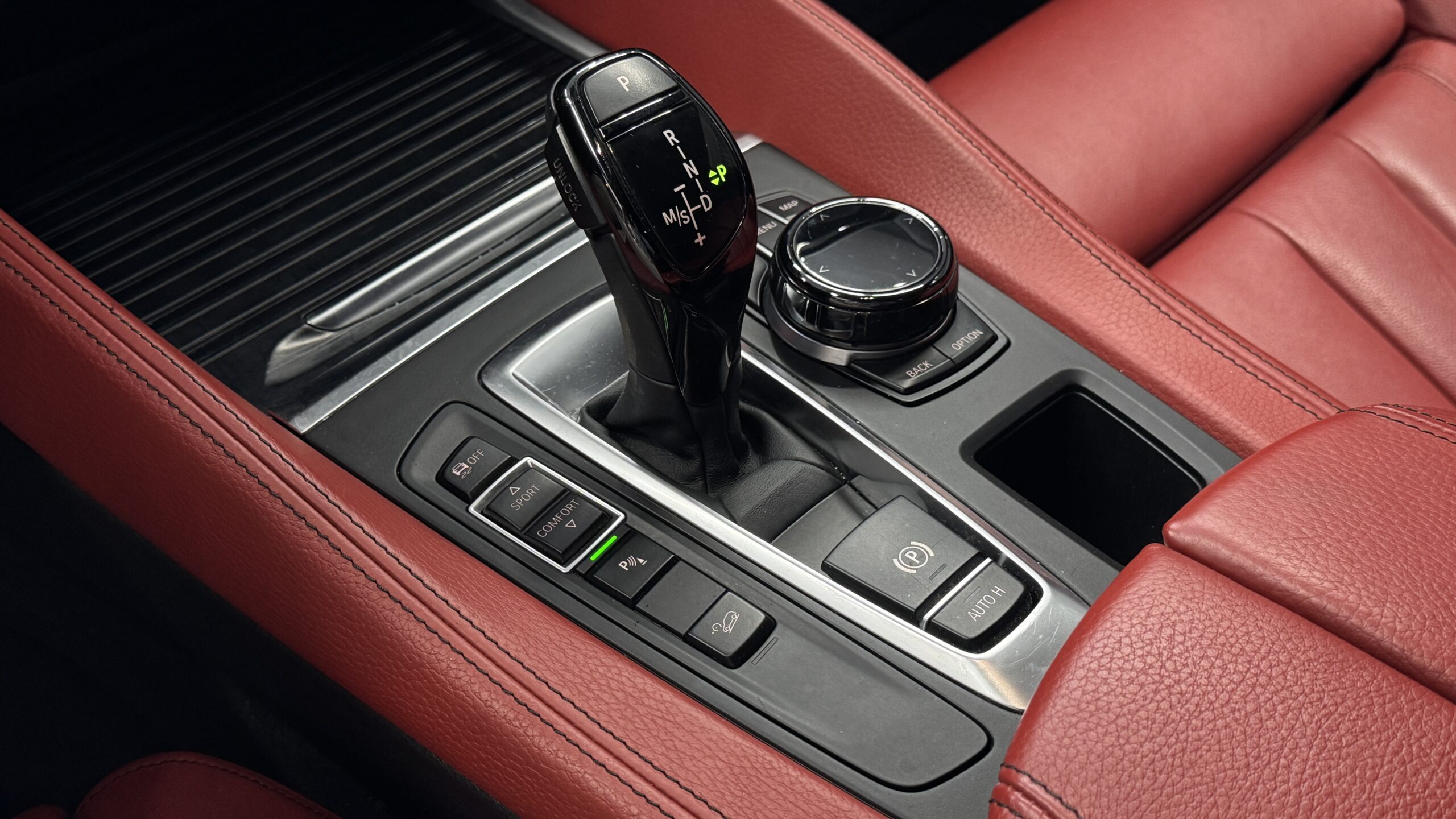 Car image 26