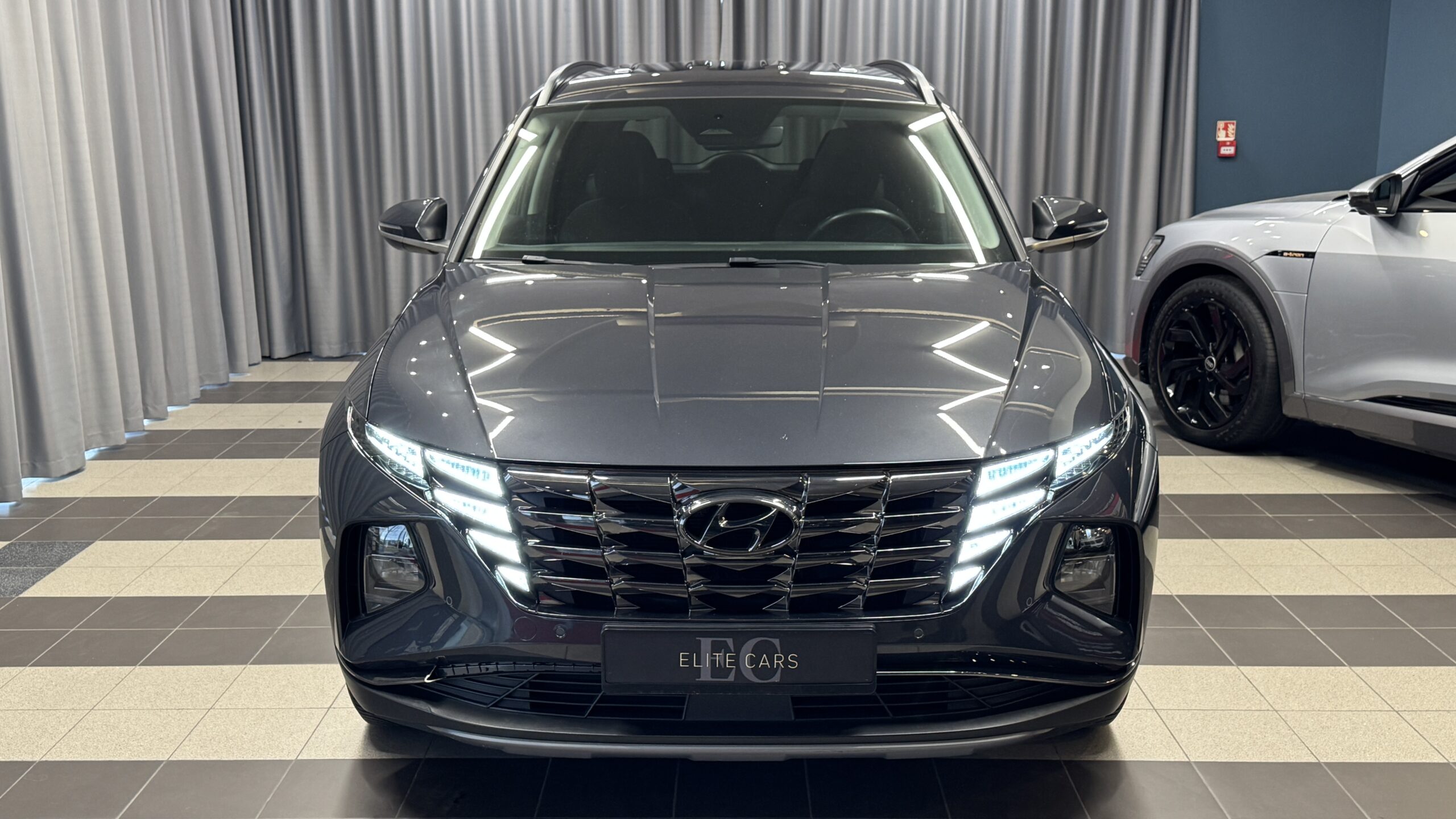 Car image 7