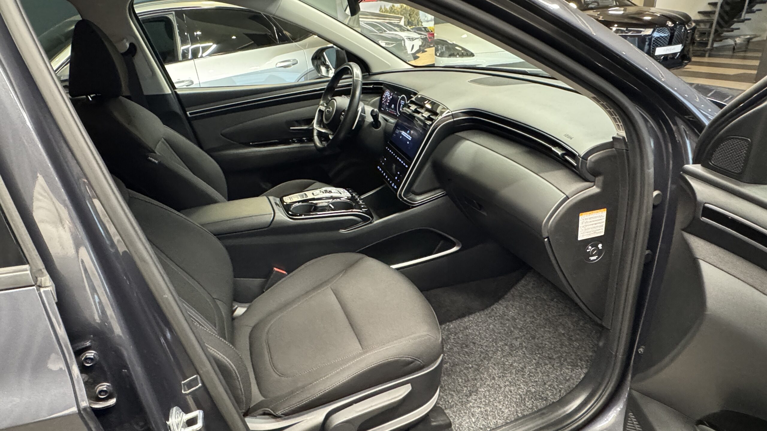 Car image 8