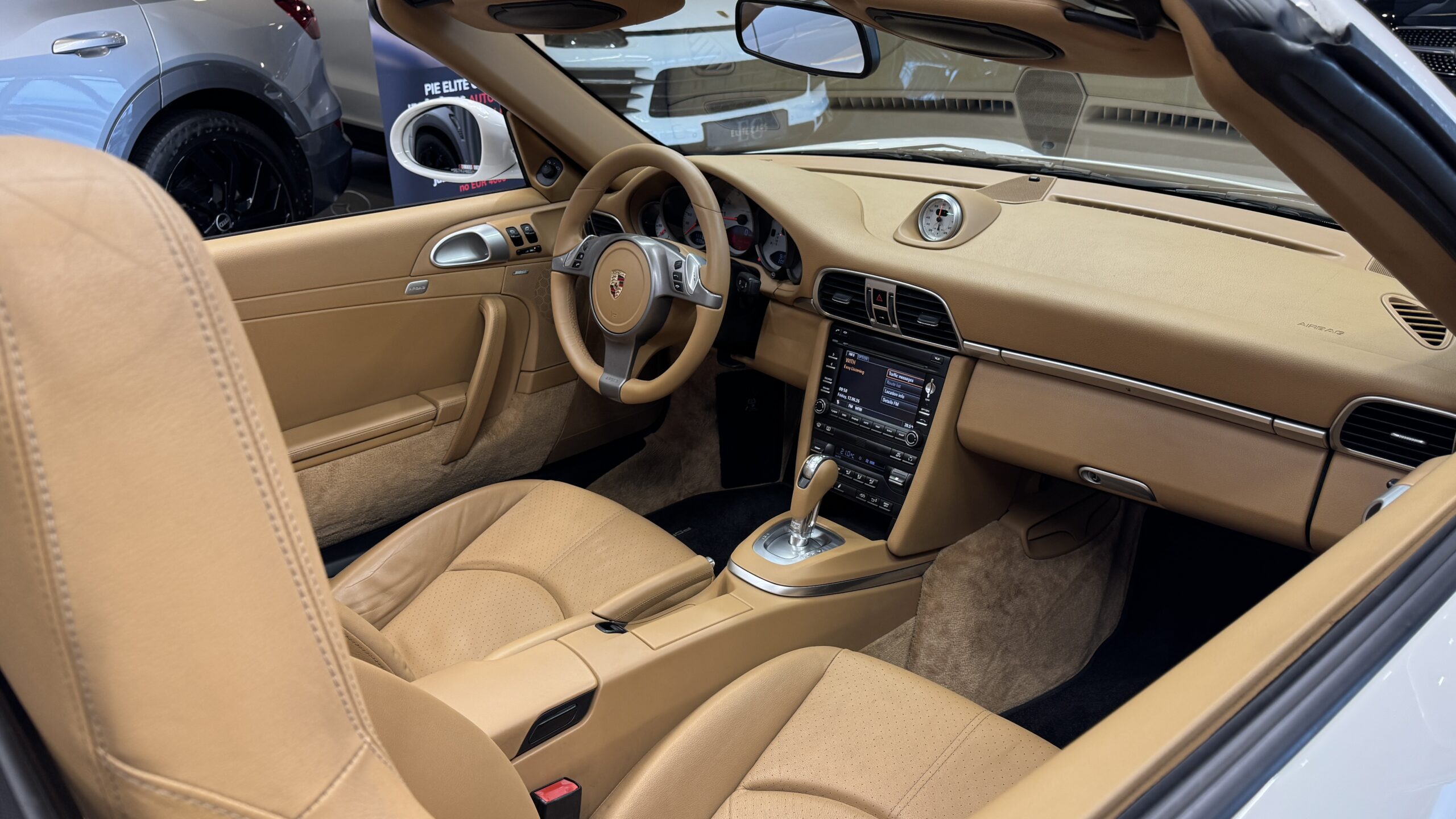 Car image 10