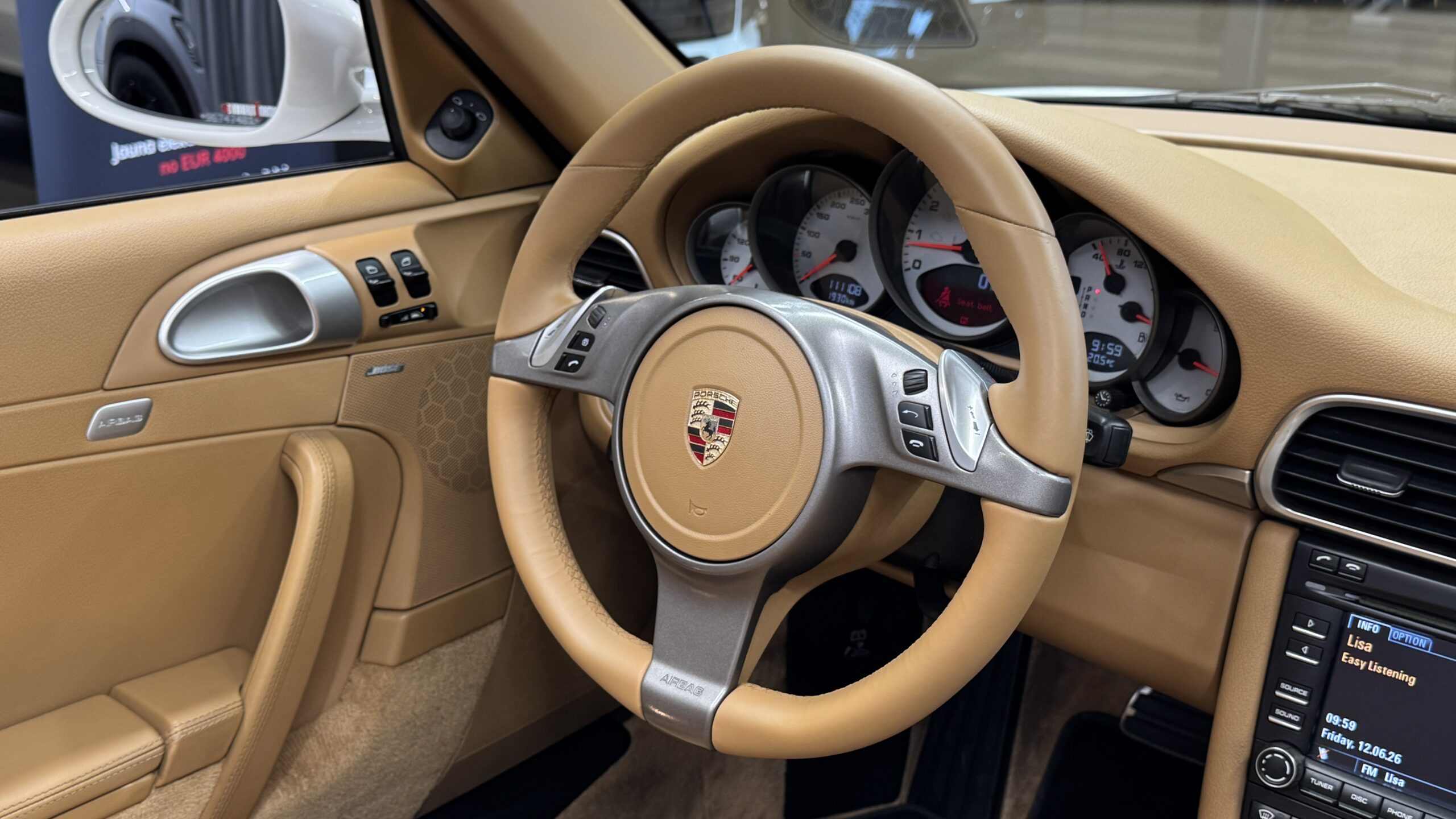 Car image 12