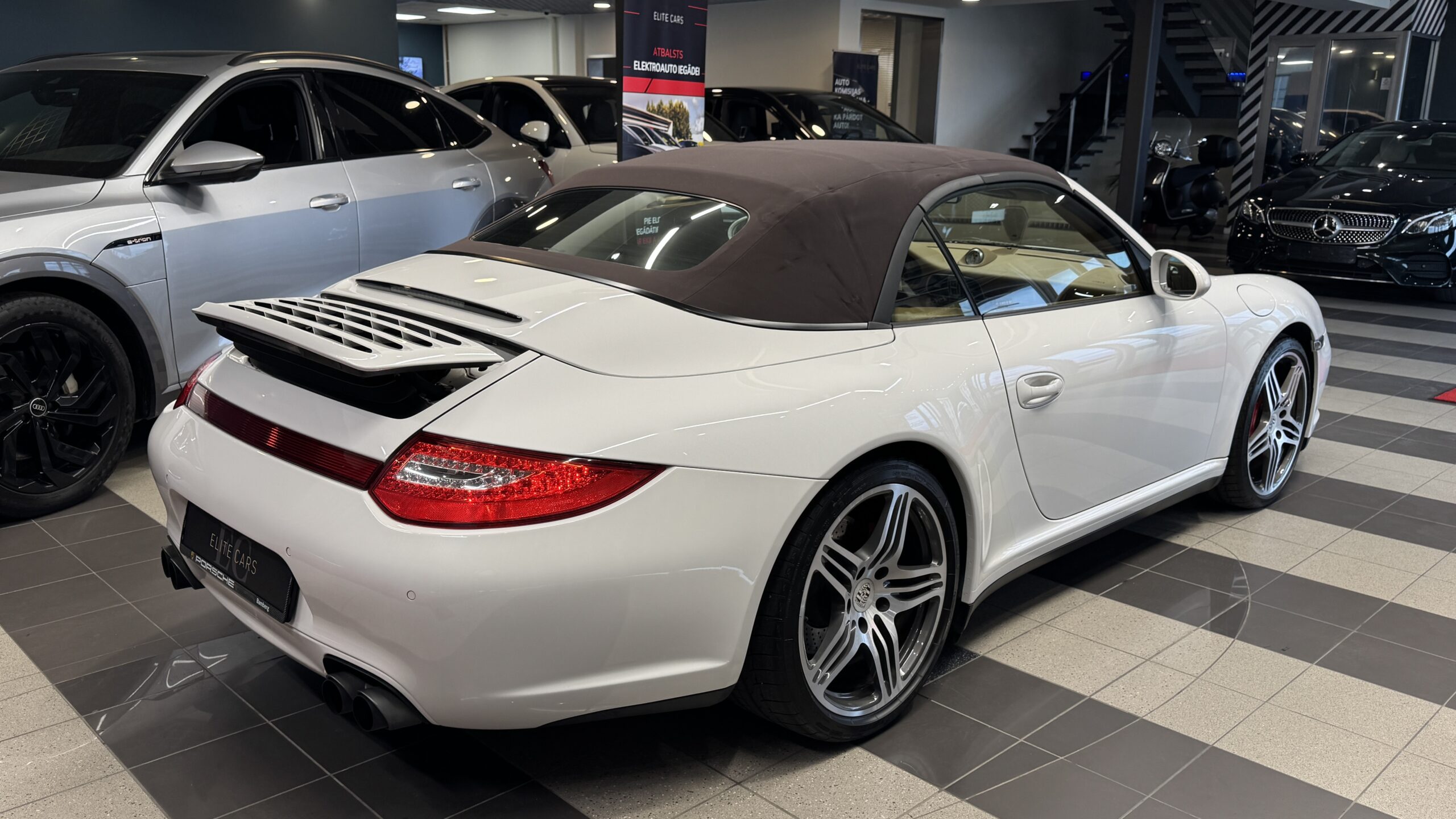 Car image 20