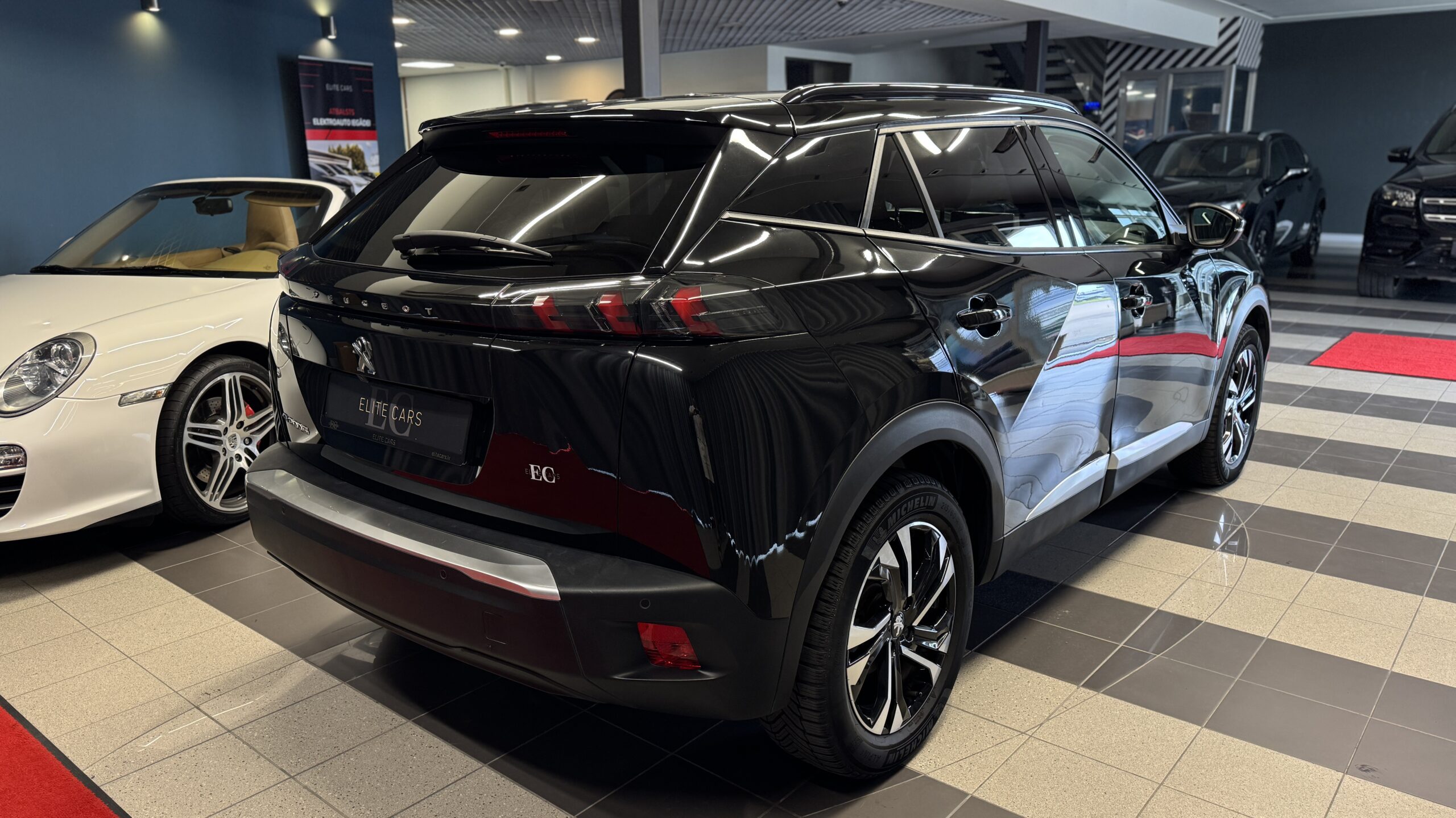 Car image 5