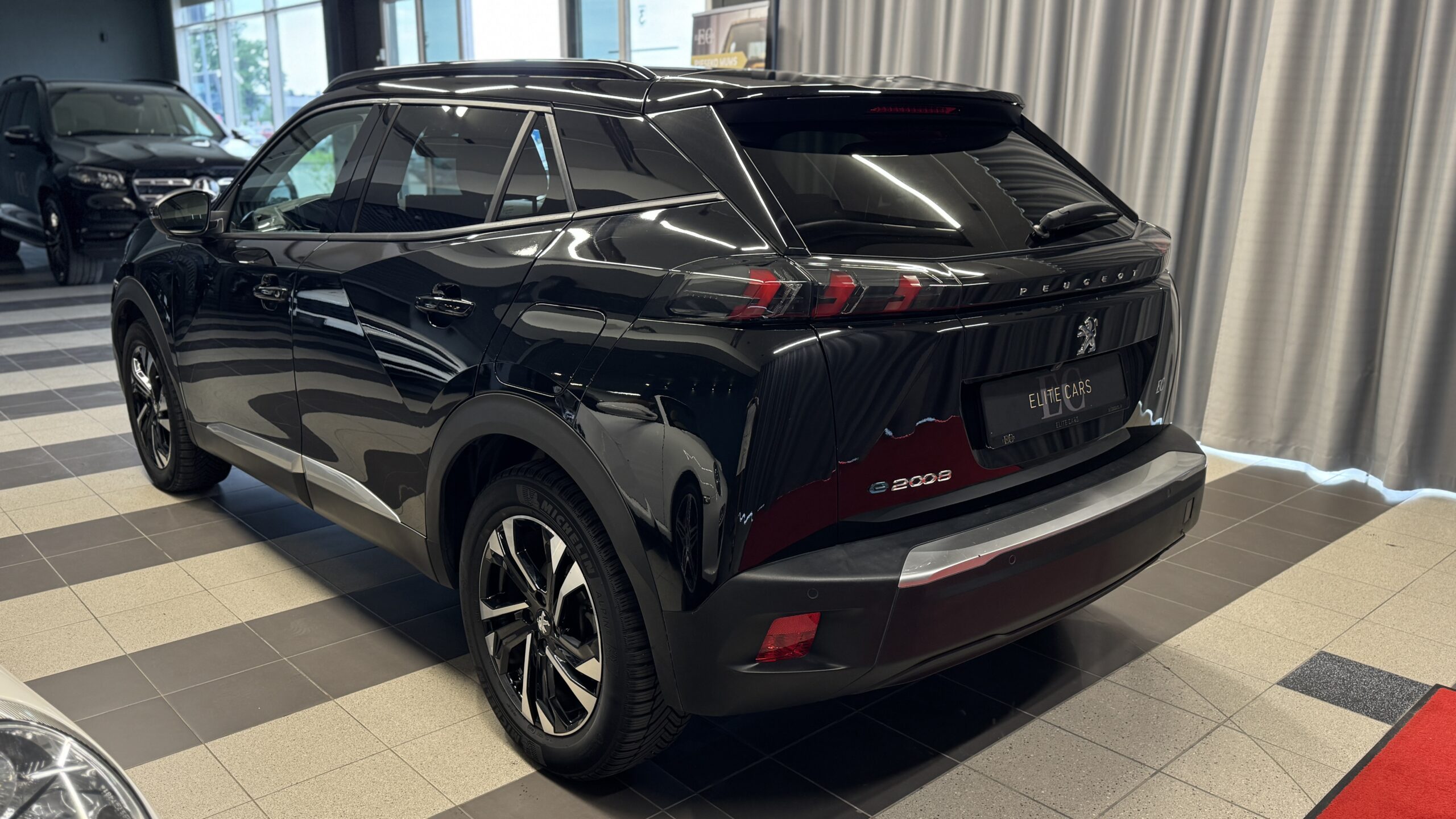 Car image 7